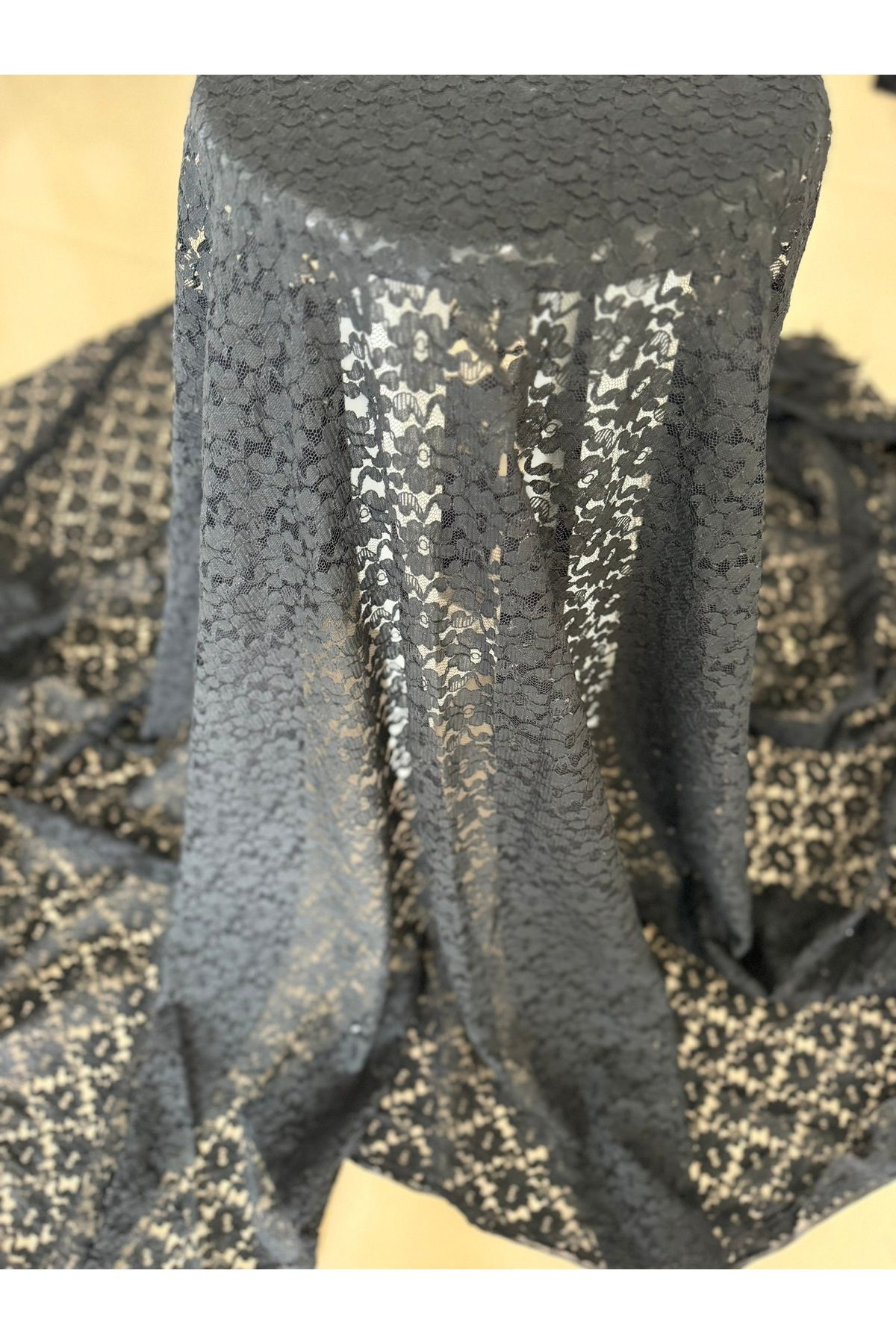 Kalben Kumaş Siyah Çiçekli Dantel Kumaş - Dantel Kumaş - Güpür Kumaş (115X100 CM)