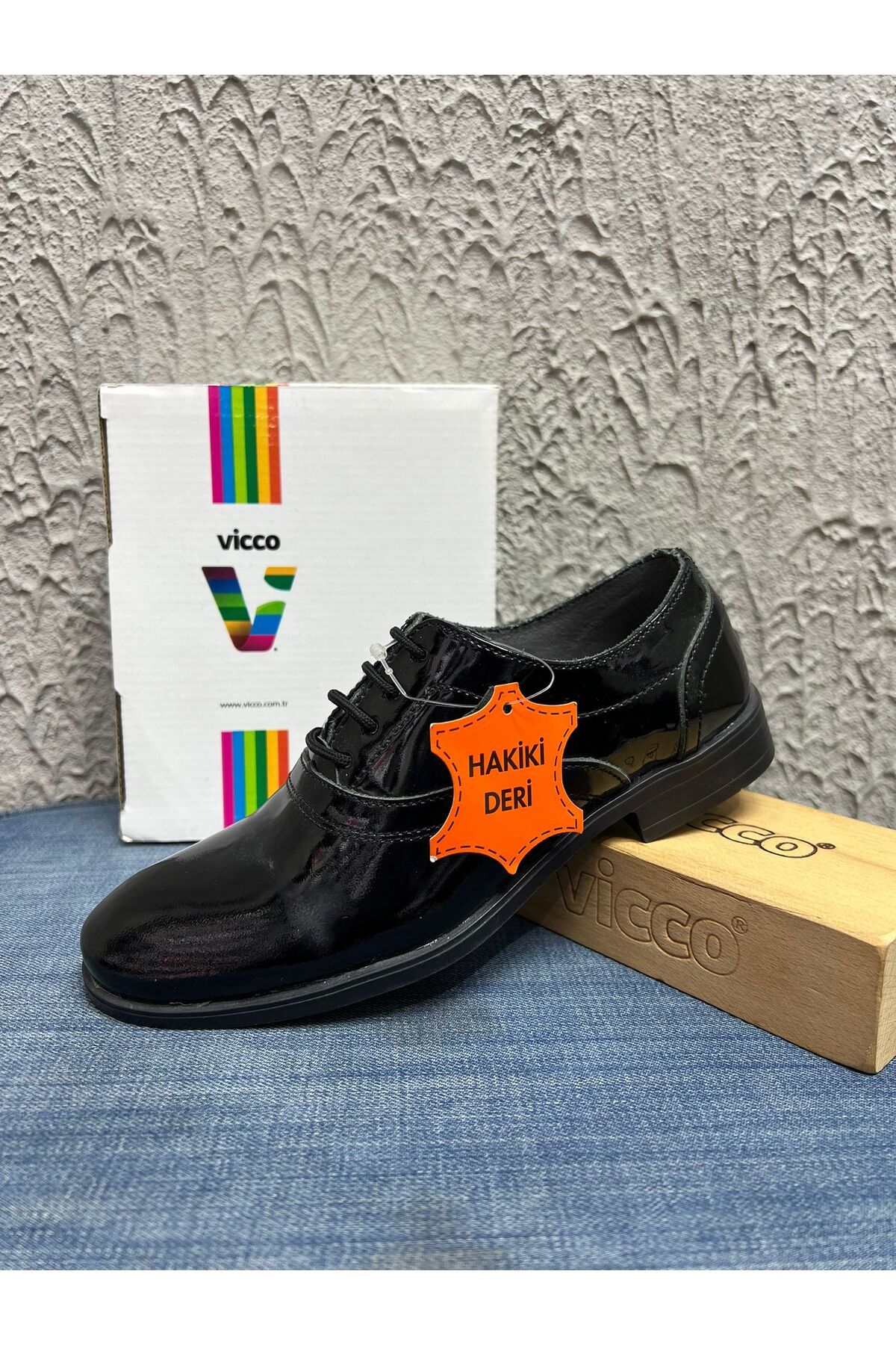 Vicco Parlak Deri Siyah Ayakkabı
