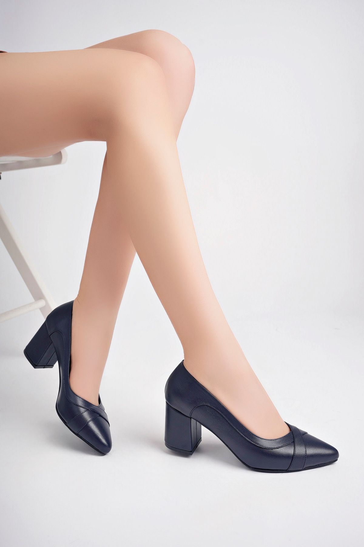 Deripabuc Hakiki Deri Lacivert Kadın Topuklu Deri Ayakkabı Shn-0722