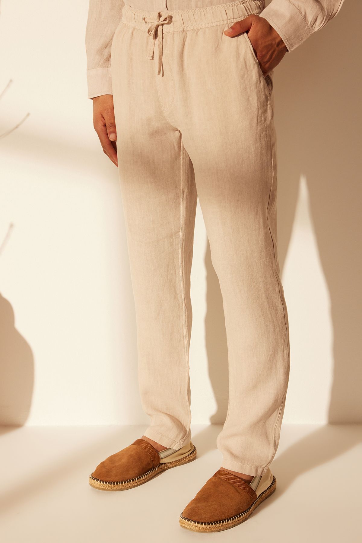 TRENDYOL MAN Taş   Limited Edition %100 Keten Straight Fit Beli Bağcıklı Pantolon TMNSS24PL00018