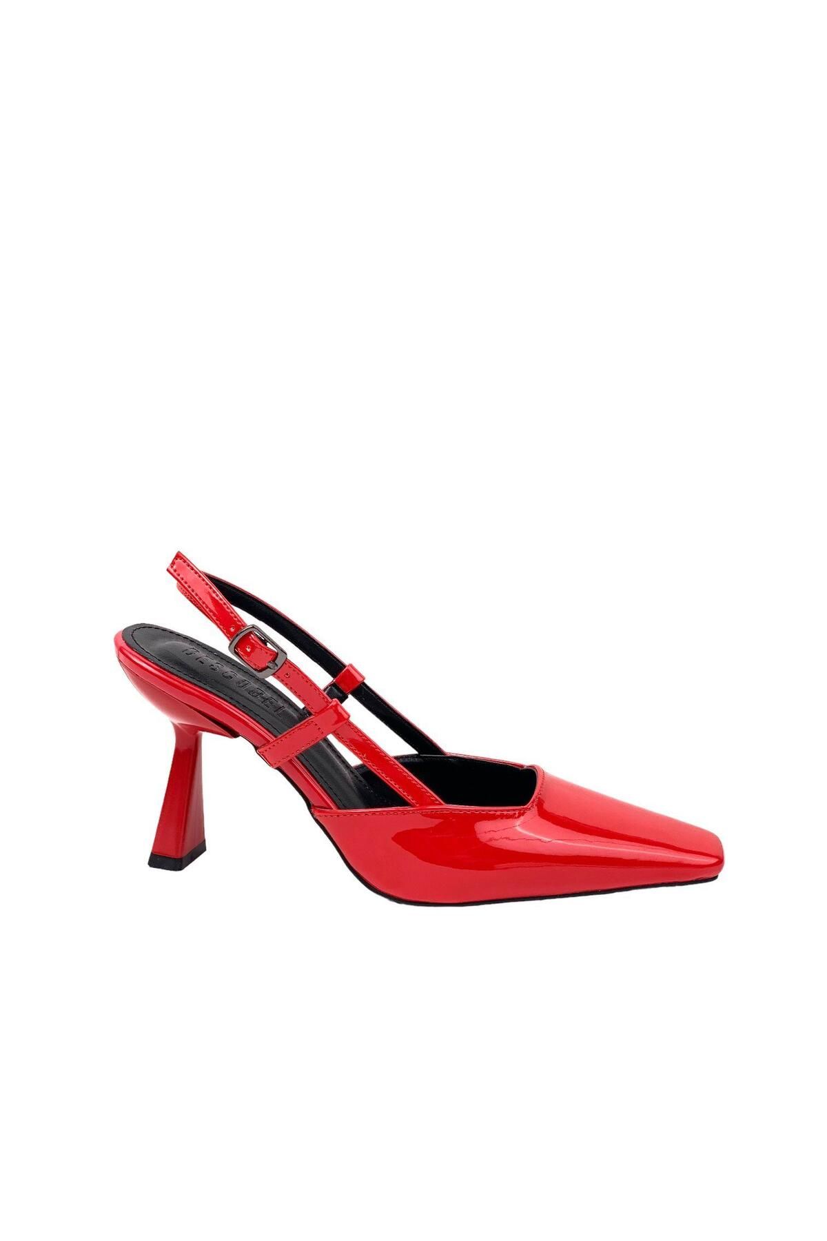 bescobel Kadın Yojda Kırmızı Rugan Topuklu Arkası AÇık Ayakkabı 8 CM 765