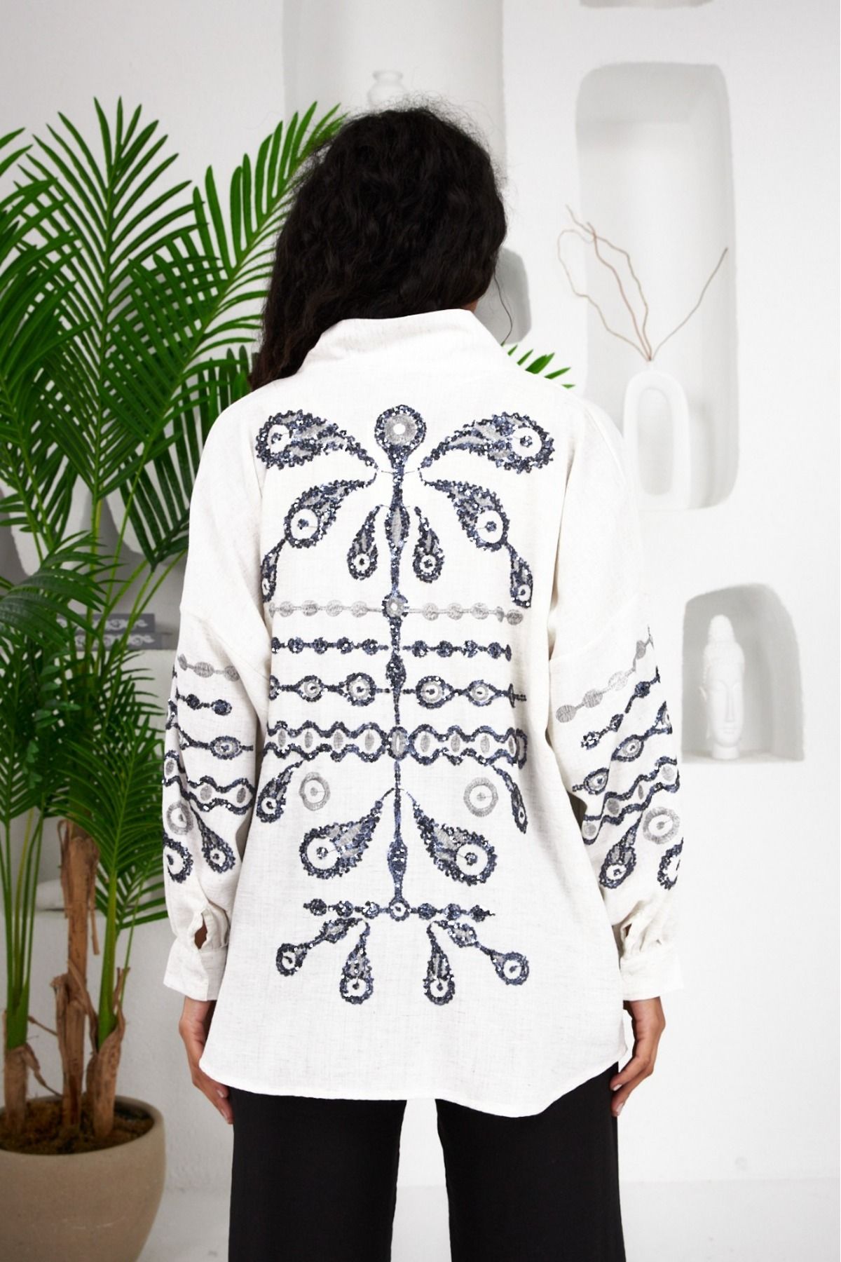 MİA NOURA Sırt ve Kol Tasarım Payetli Nakış İşleme Detaylı Kimono