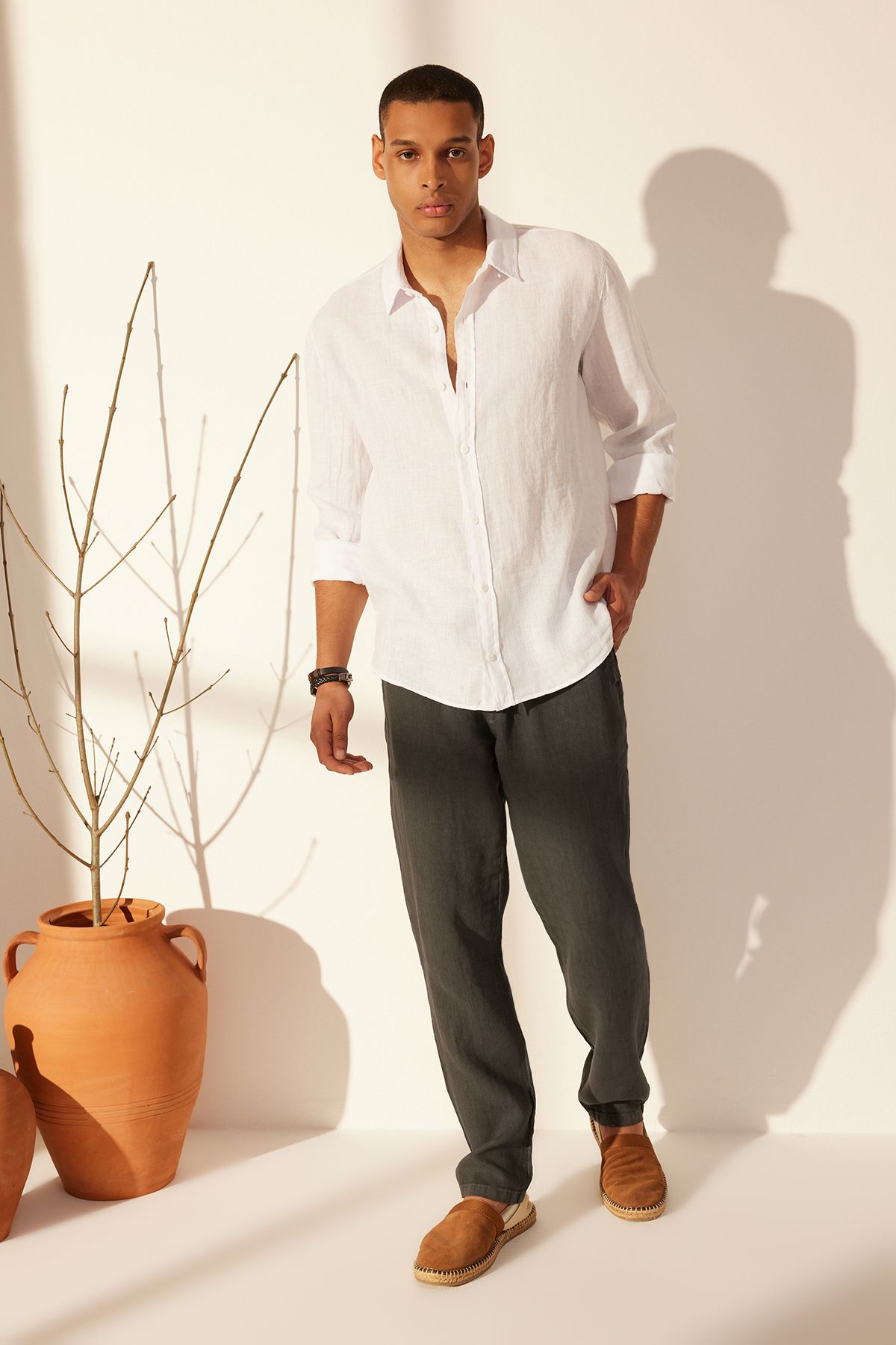 TRENDYOL MAN Beyaz   Limited Edition %100 Keten Regular Fit Gömlek TMNSS24GO00058