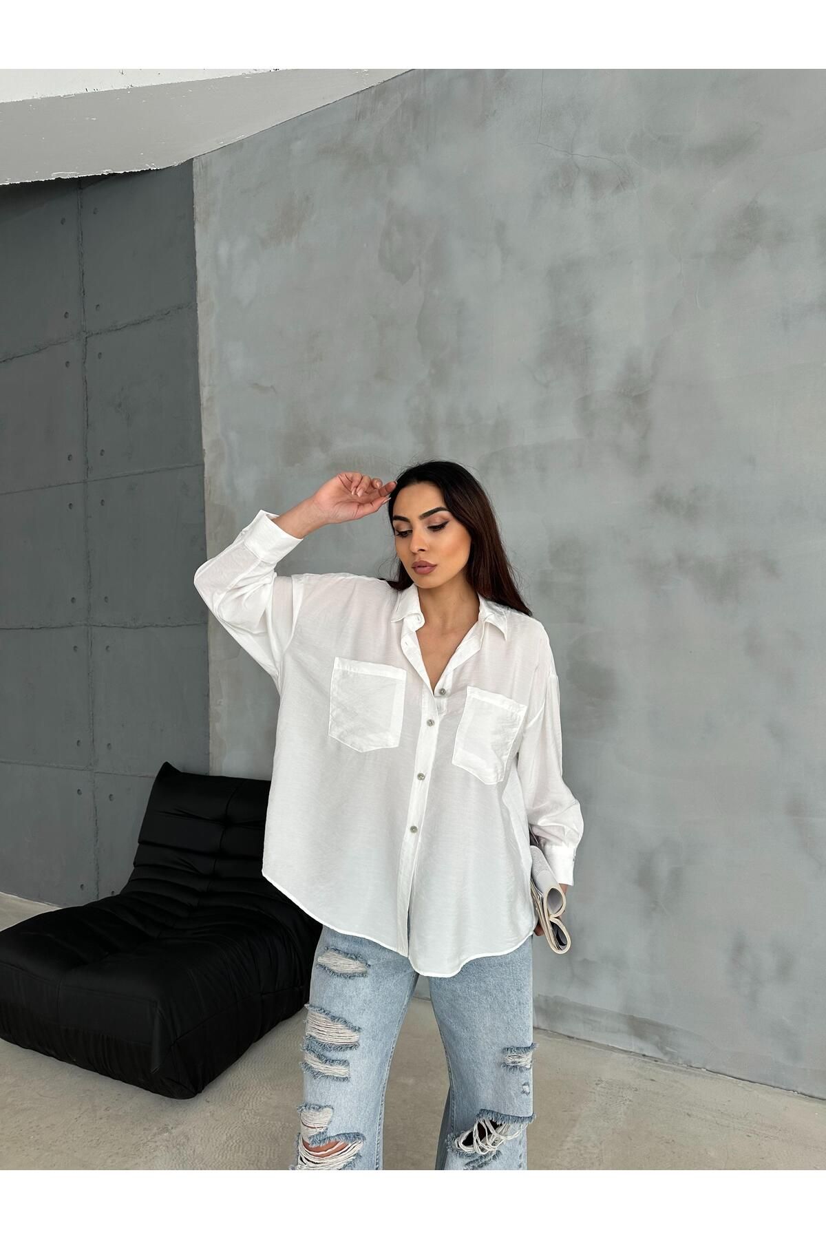 Maldia Shop Kadın Oversize Cepli Beyaz Tasarım Gömlek