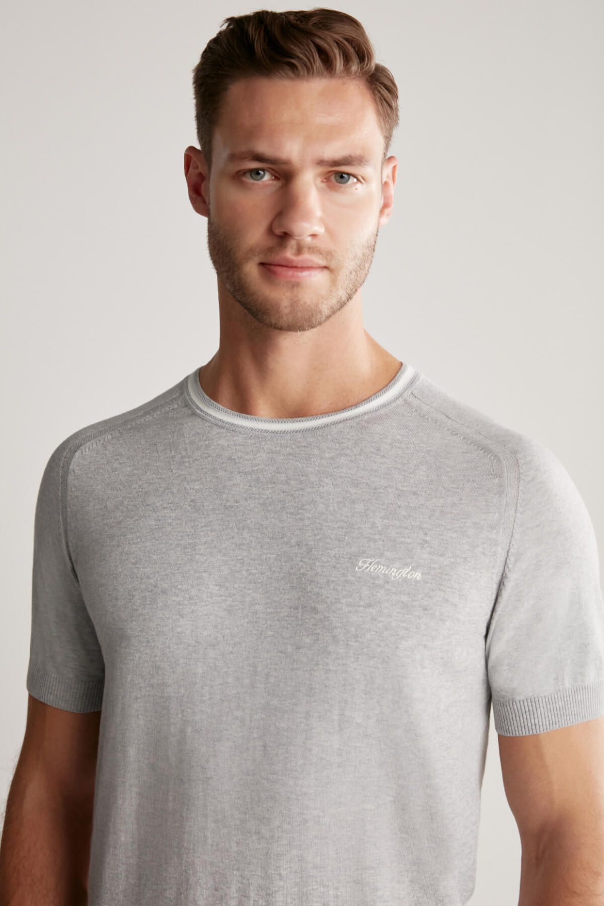 Hemington Nakış Logolu Yaka Detaylı Açık Gri Triko T-shirt