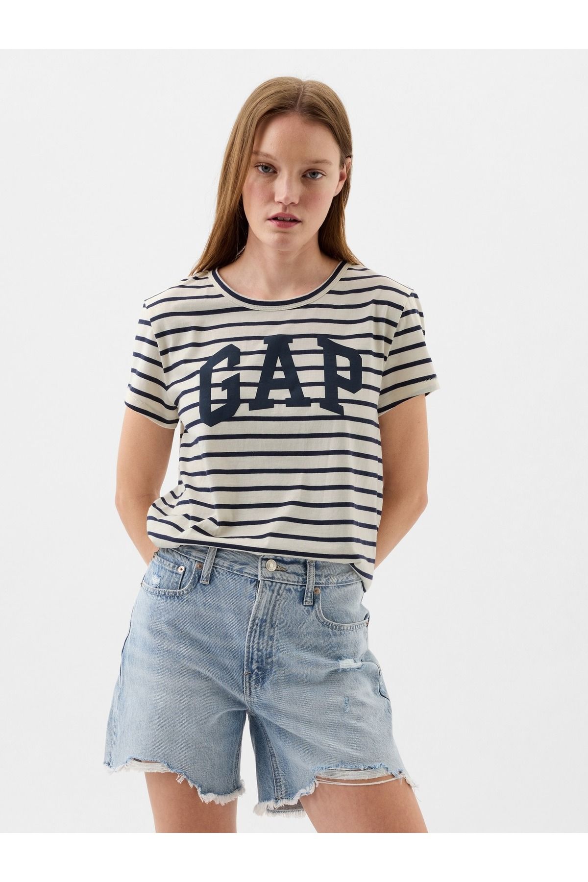 GAP Kadın Beyaz Organik Pamuk Gap Logo T-Shirt