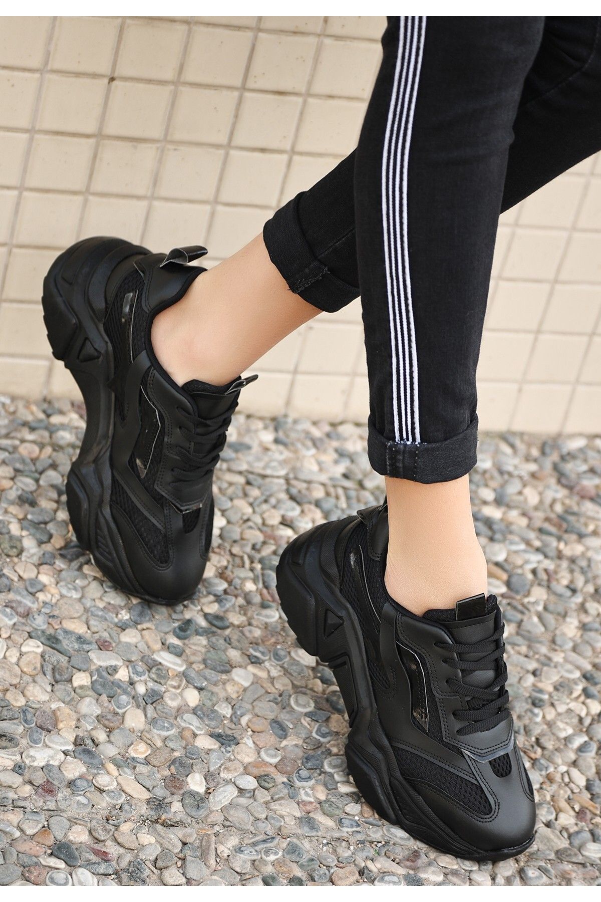 Lailastanbul Dica Siyah Cilt Bağcıklı Spor Ayakkabı