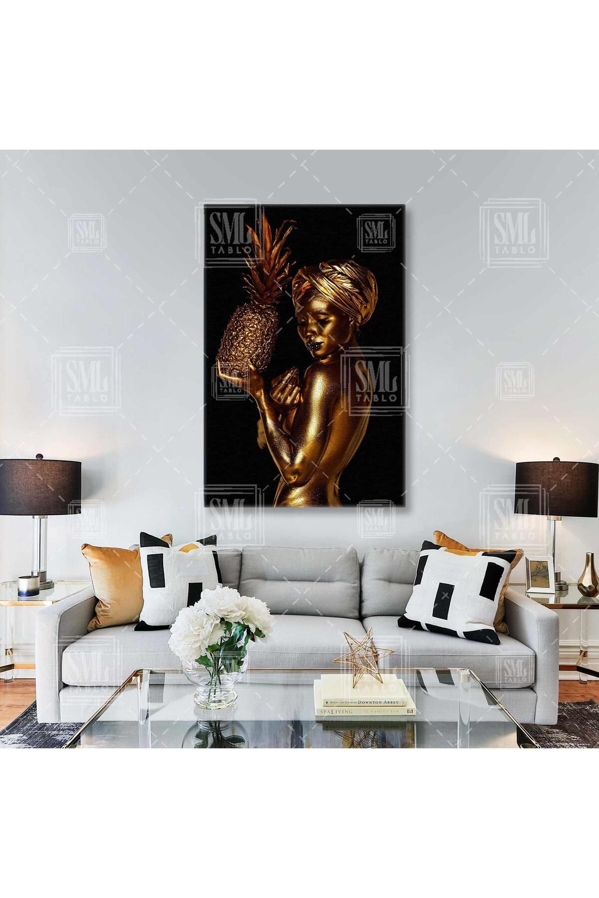 SML TABLO Elinde Ananas Tutan Gold Makyajlı Pırıltılı Dudaklı Kadın Dekoratif Dikey Kanvas Tablo