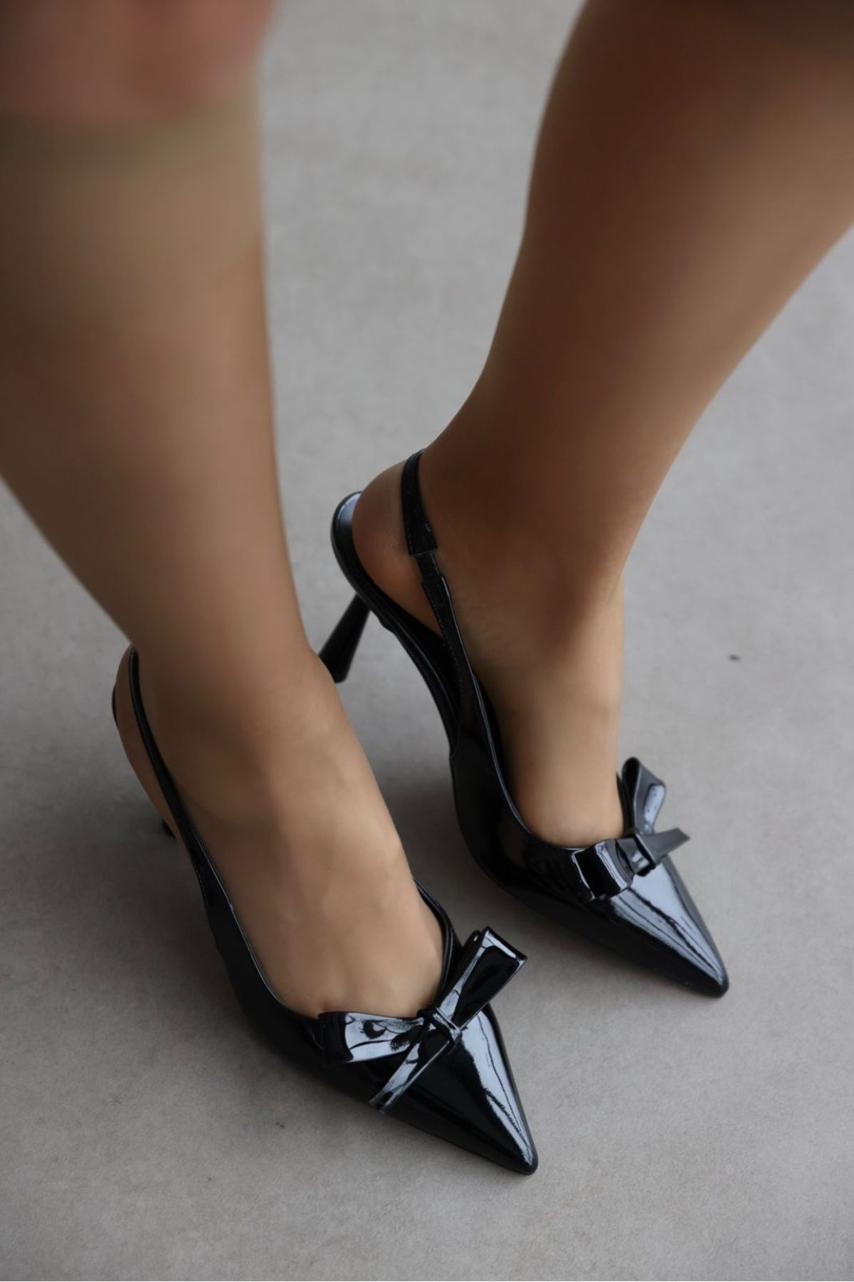 selinshoes Bonia Fiyonk Detaylı Sivri Burunlu Kadın Topuklu Ayakkabı -  SİYAH