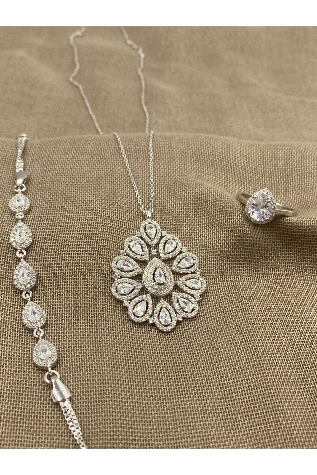Inure Jewelry Silver Beyaz Sultan Model 925 Ayar  Gümüş 3'lü Set Kolye & Bileklik & Yüzük