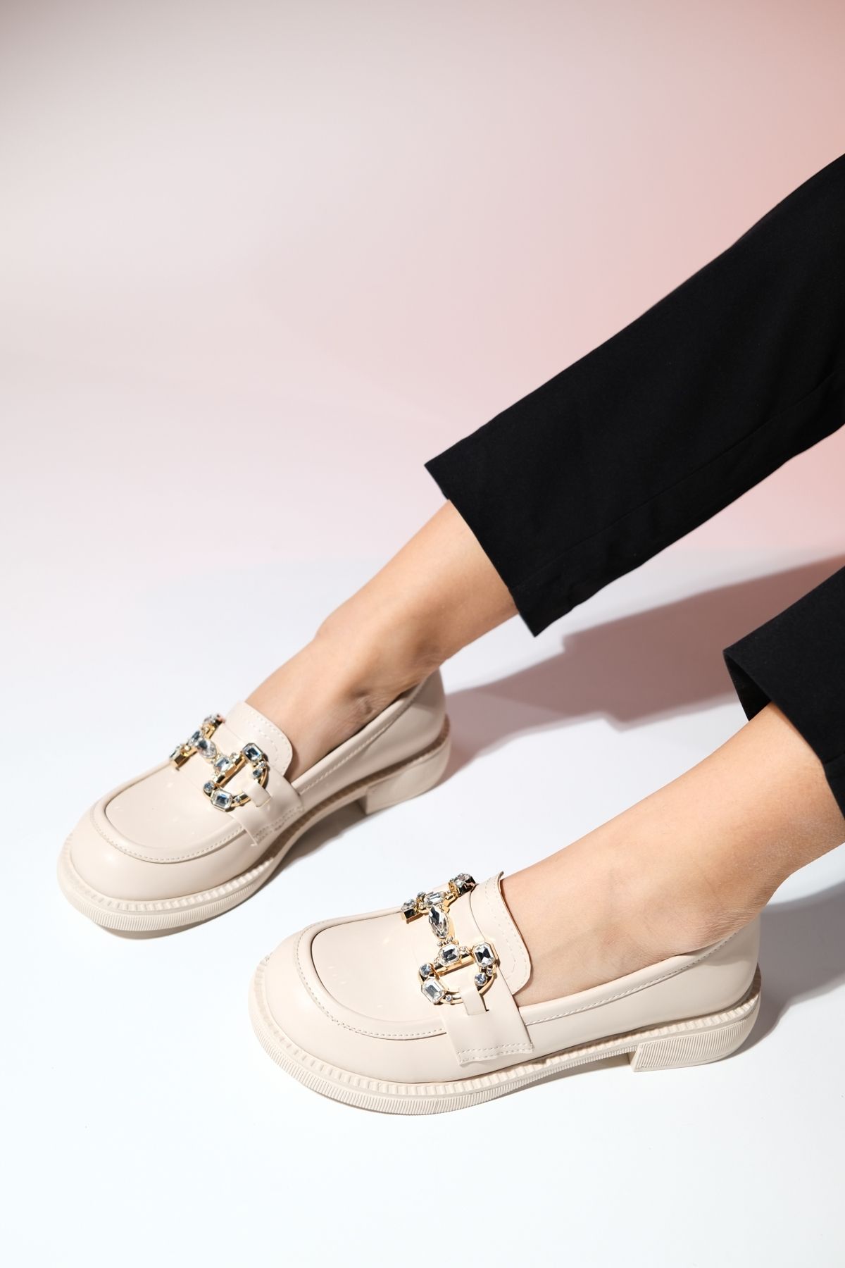 luvishoes NORMAN Krem Cilt Taş Tokalı Kadın Loafer Ayakkabı