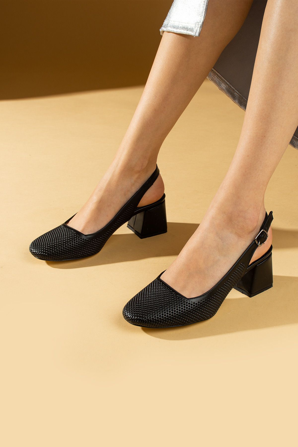 Pembe Potin Kadın Siyah Rahat Taban Kalıp Kare Burun Klasik Kısa Topuk Ayakkabı