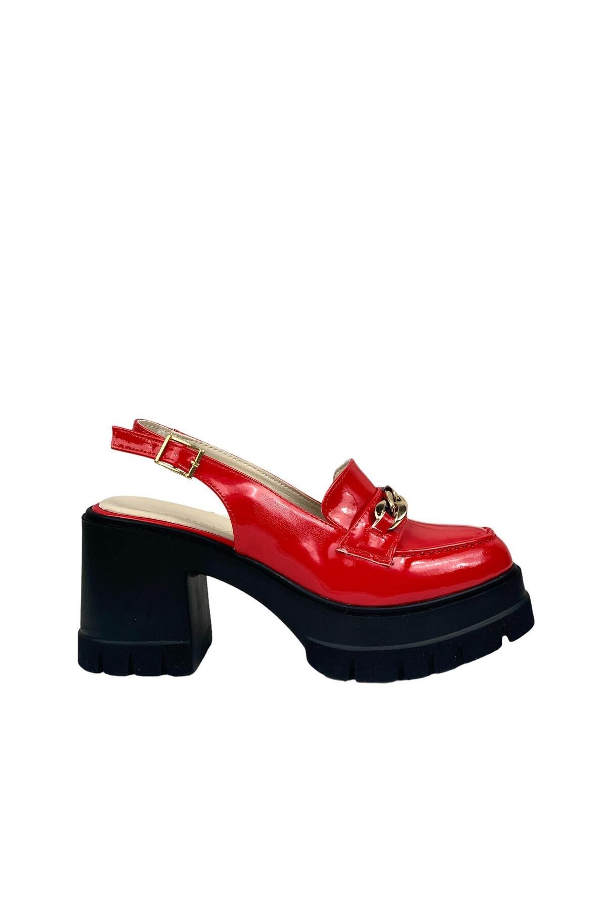 bescobel Kadın Hutyam Kırmızı Rugan Arkası Açık Leofer Ayakkabı Zincir Tokalı 10 cm 650