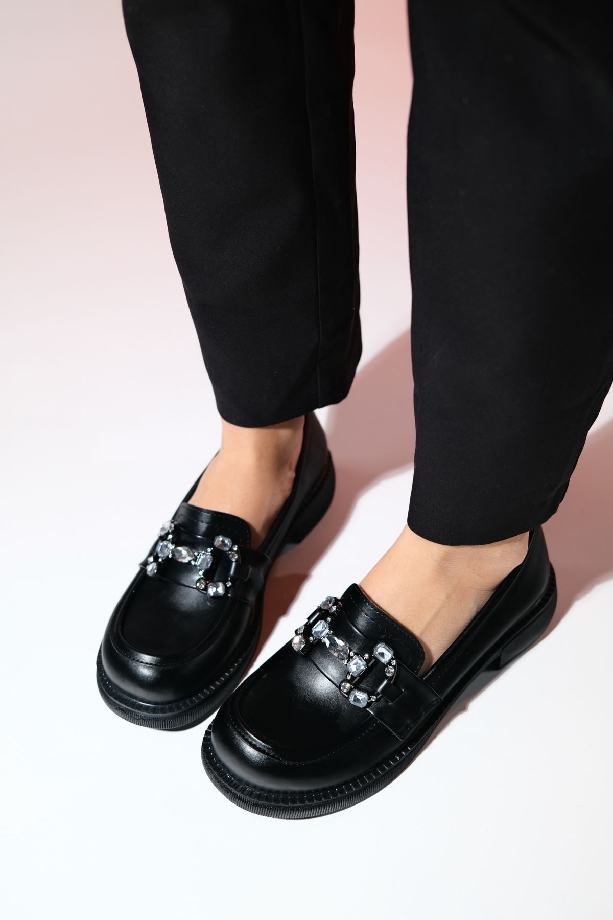 luvishoes NORMAN Siyah Cilt Taş Tokalı Kadın Loafer Ayakkabı