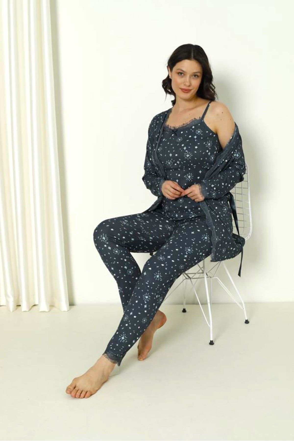 SEBOTEKS İp Askılı Işıltı Desenli Güpür Detaylı Sabahlıklı 3'lü Pijama Takımı 20746
