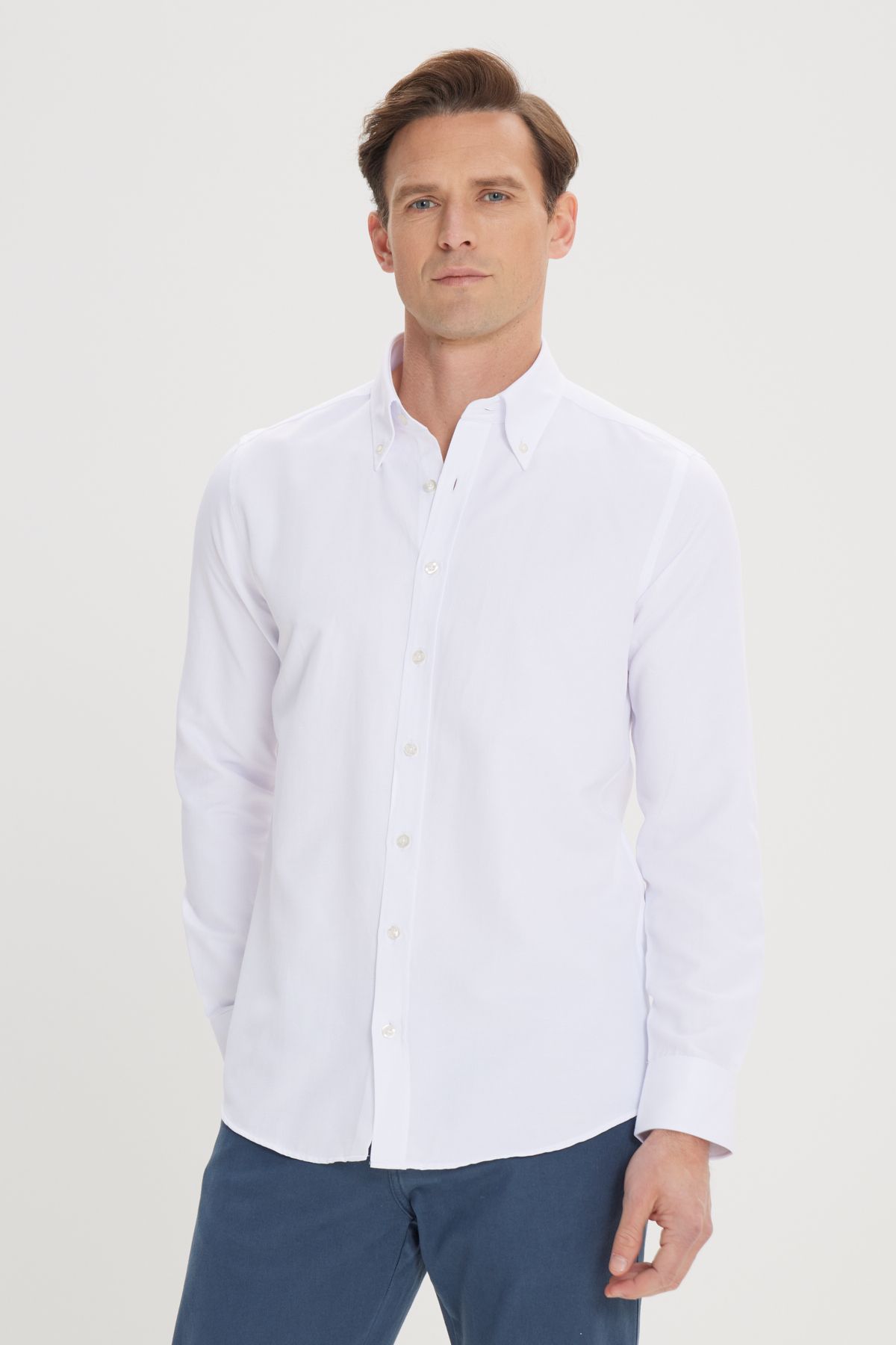 AC&Co / Altınyıldız Classics Erkek Beyaz Slim Fit Dar Kesim Oxford Uzun Düğmeli Yaka Armürlü Gömlek
