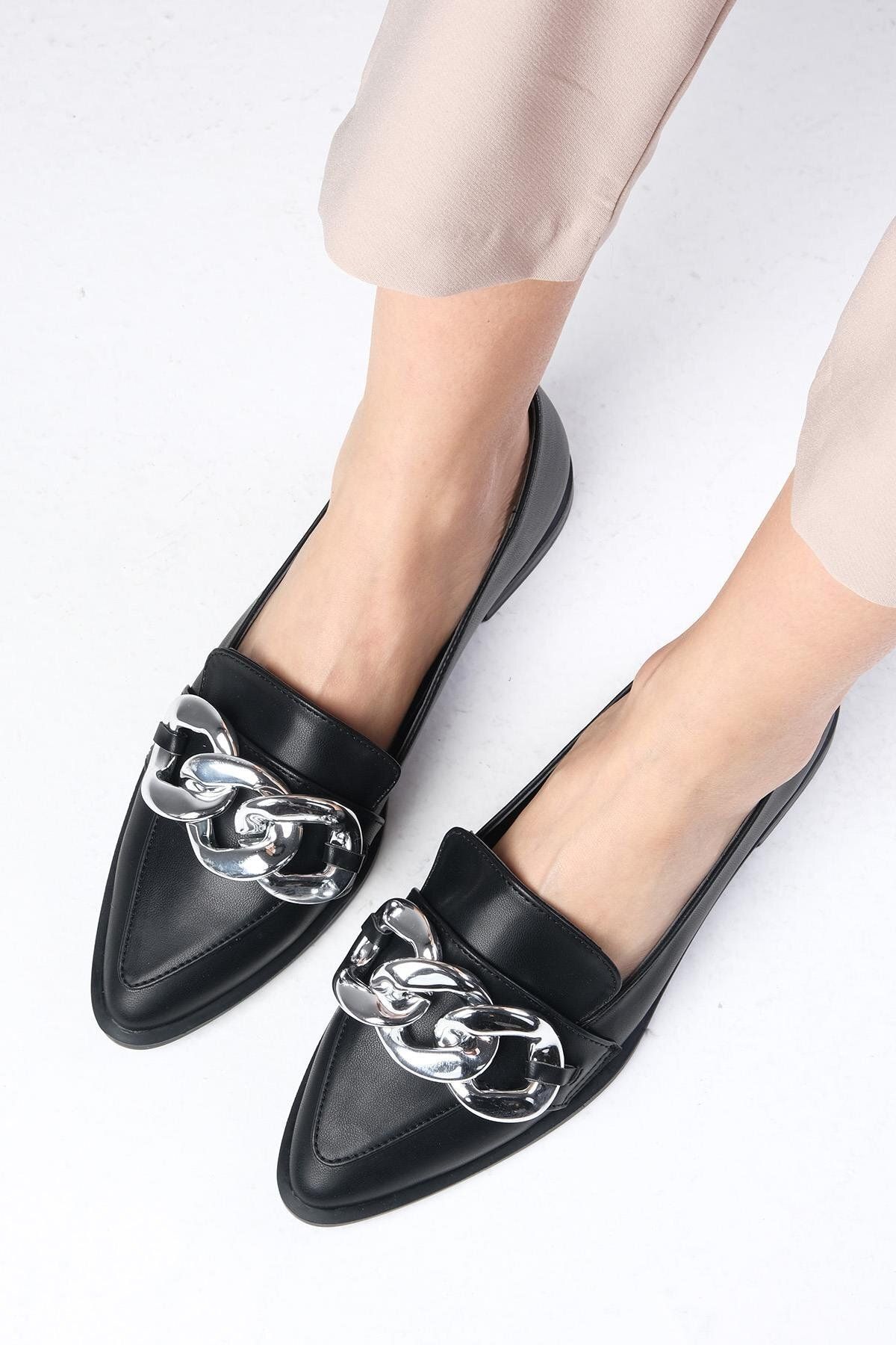 Mio Gusto Gianna Siyah Renk Zincir Aksesuarlı Kadın Loafer Günlük Düz Ayakkabı