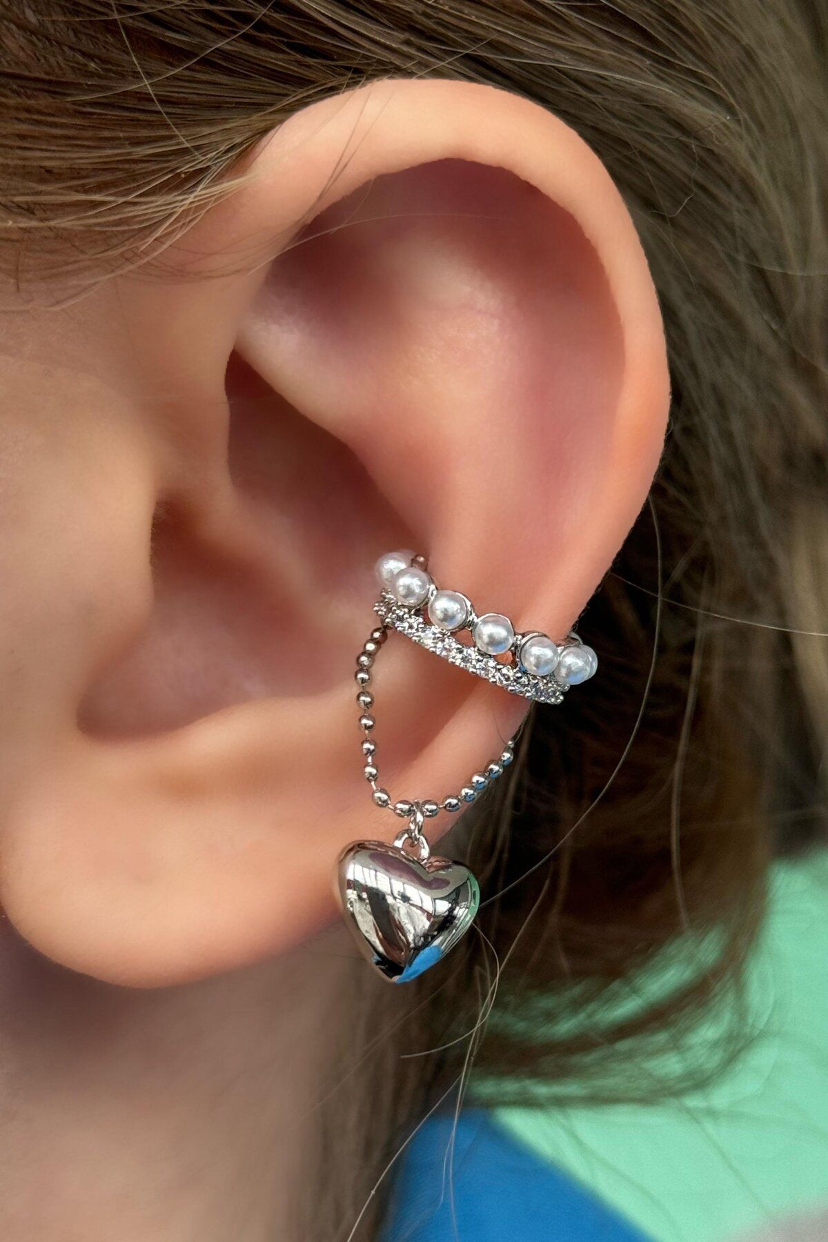 Takıştır Gümüş Renk Kalp Figürlü İnci Detaylı Ear Cuff Küpe (Tek)