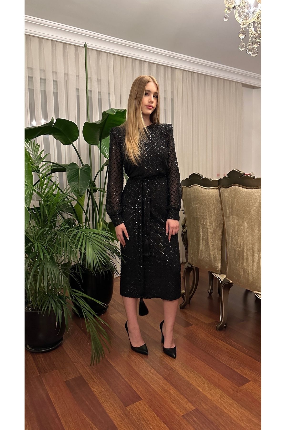 Sultan Ekşioğlu Tasarımı Siyah Kuşaklı Payet Elbise