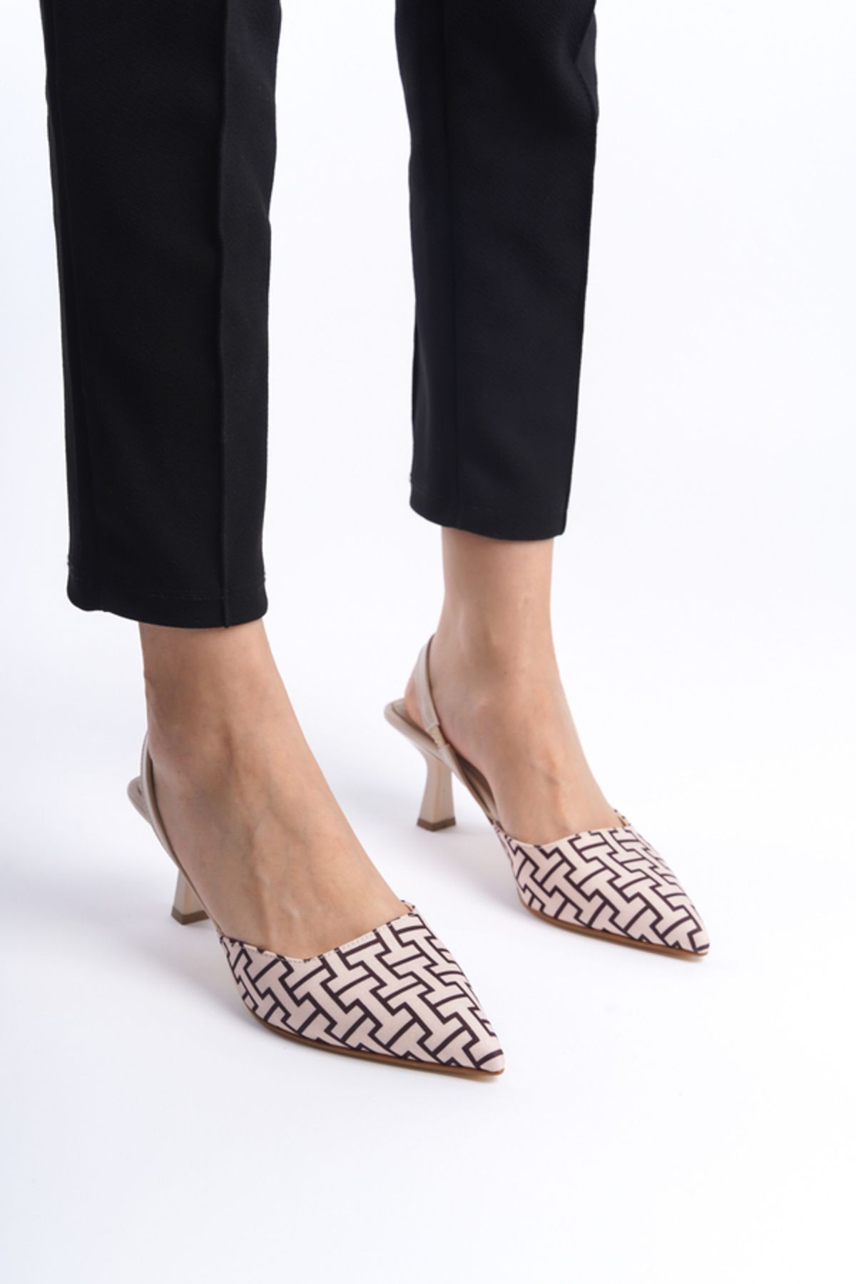 Mubiano Mblnr704-bs Kadın Arkası Açık Sivri Burun Kumaş Detay Bej/siyah Stiletto & Topuklu Ayakkabı