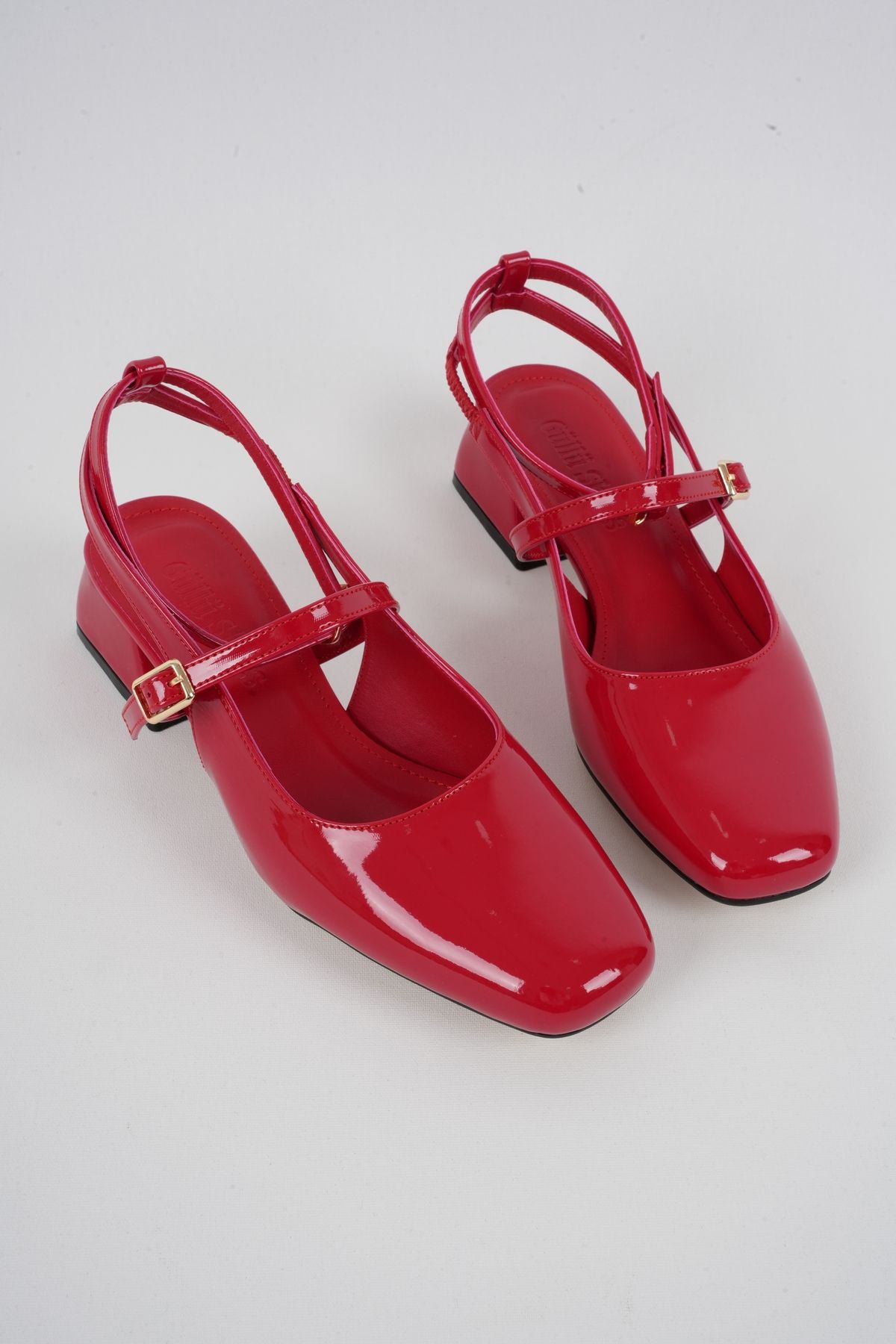 Güllü Shoes Kadın Topuklu Ayakkabı Mary Jane Rugan Arkası Açık Kare Burunlu Baretli Orta Topuklu