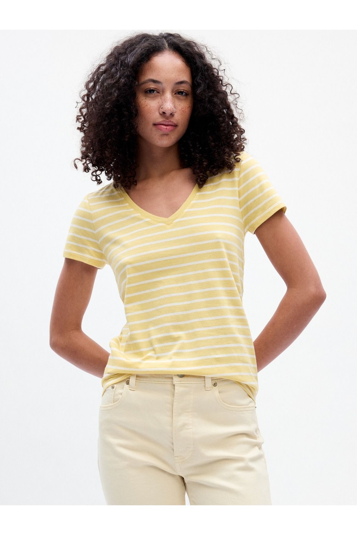 GAP Kadın Sarı Favorite V Yaka T-Shirt