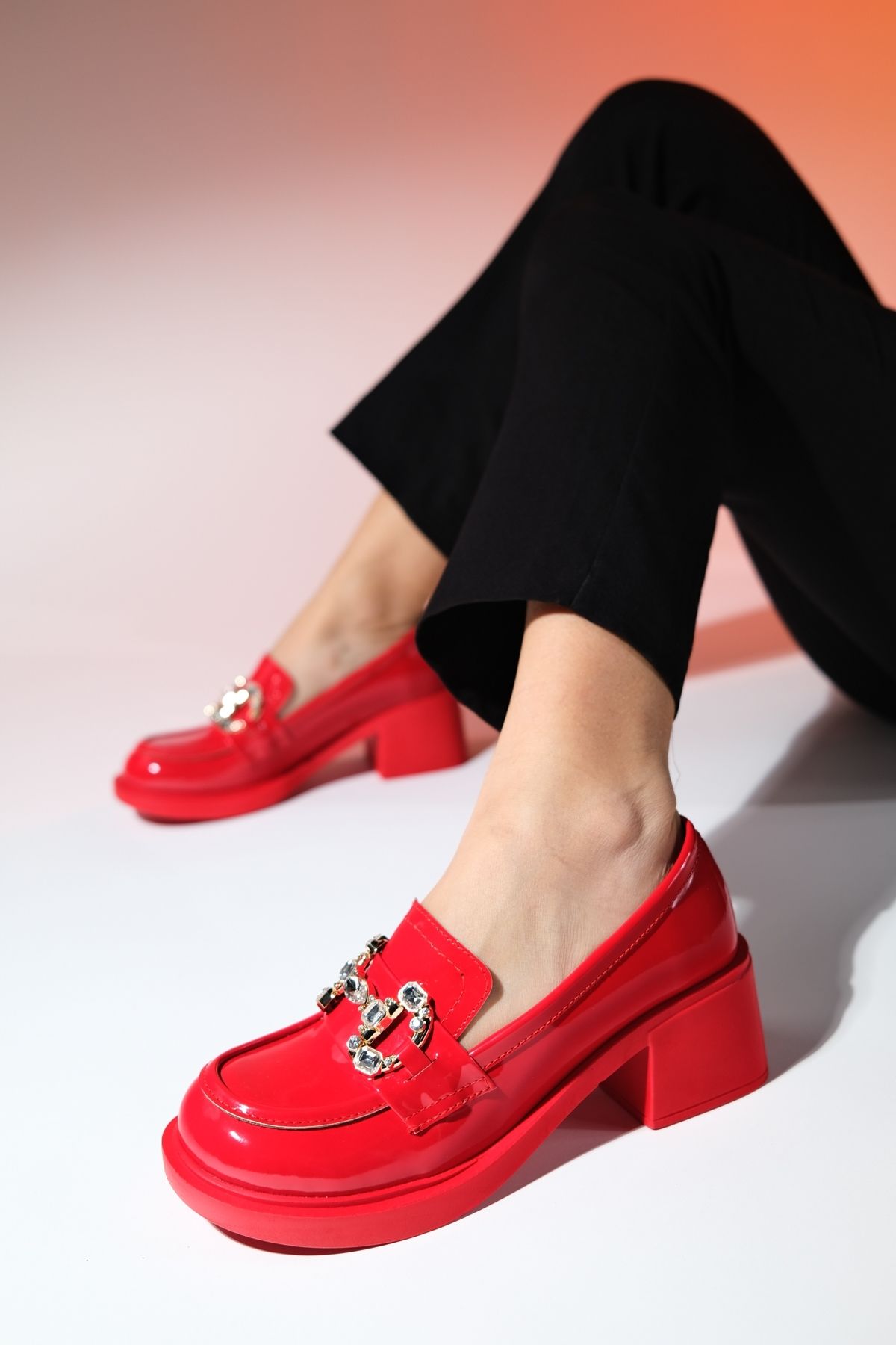 luvishoes ANGLO Kırmızı Rugan Taş Tokalı Kadın Kalın Topuklu Ayakkabı
