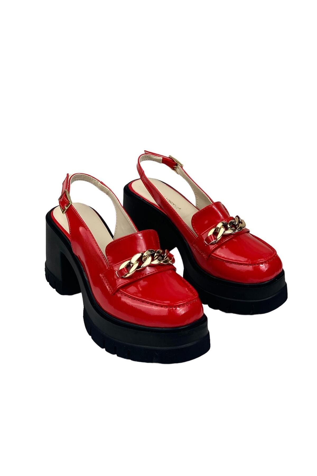 BASSKAN Kadın Hutya Kırmızı Rugan Arkası Açık Leofer Ayakkabı Zincir Tokalı 10 cm 650