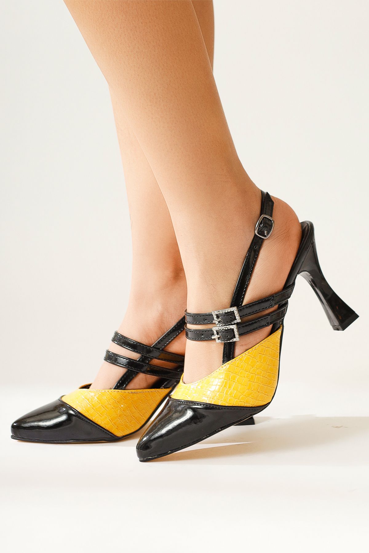 Limoya Tisha Siyah Sarı Kroko Detaylı Çift Tokalı Sivri Burunlu Topuklu Sandalet