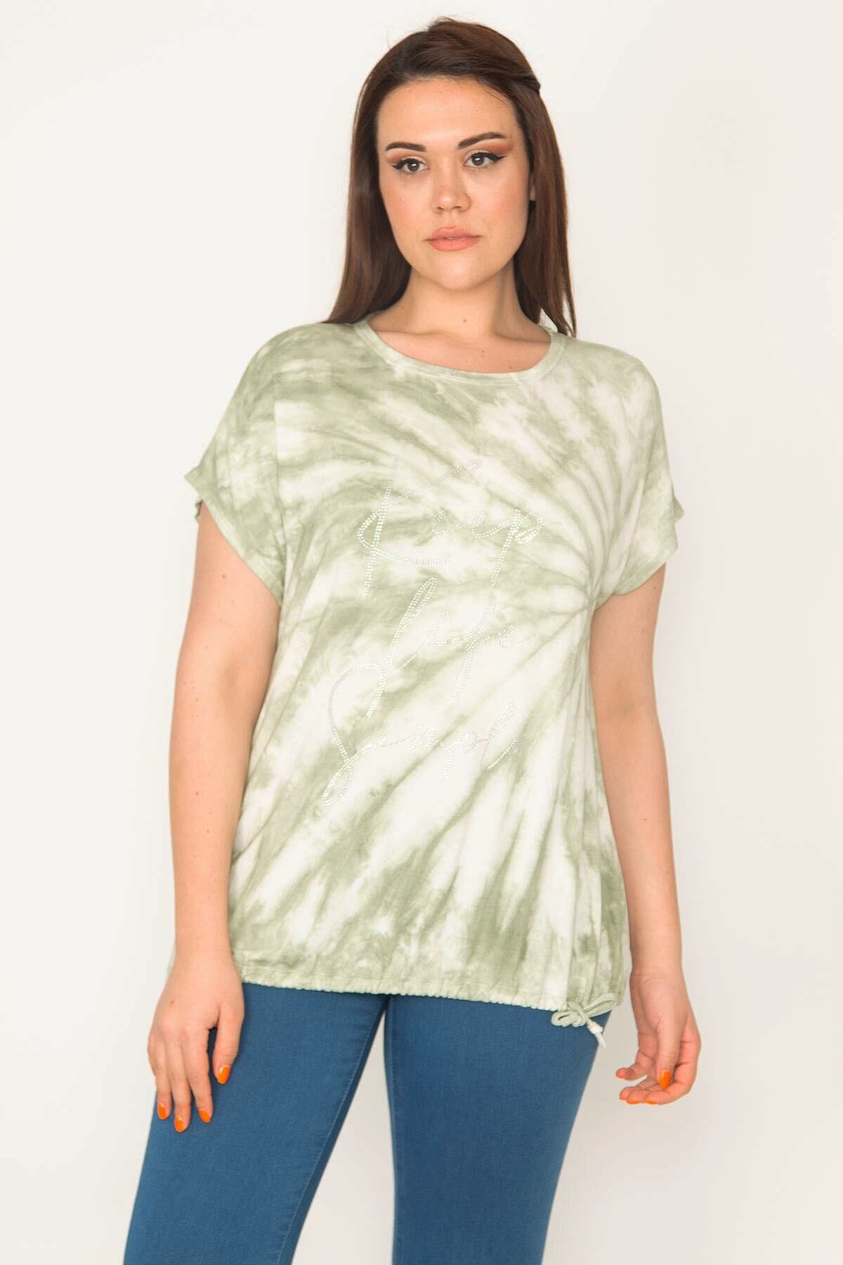 Şans Kadın Büyük Beden Yeşil Batik Desenli Önü Taş Ve Etek Ucu Bağcık Detaylı Bluz 65n32679