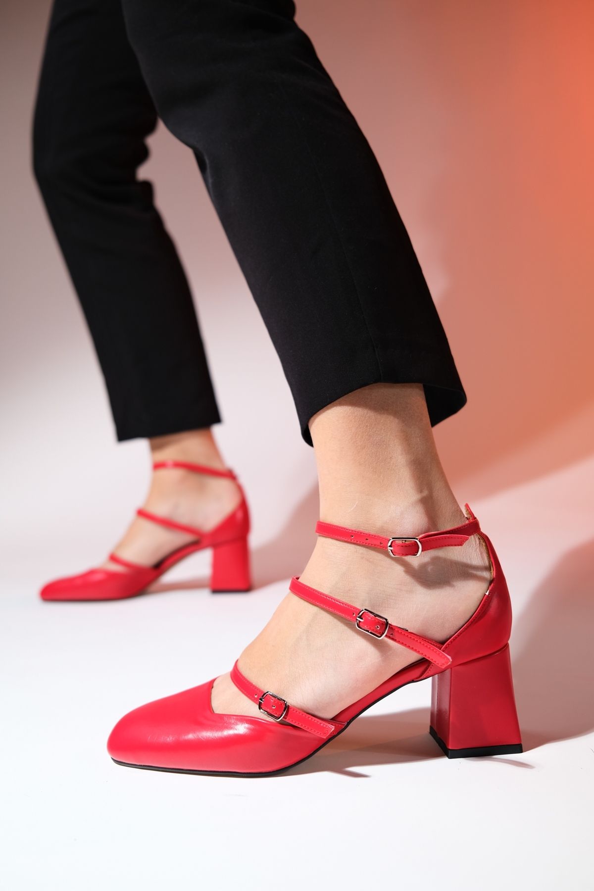 luvishoes BEIN Kırmızı Cilt Kadın Kalın Topuklu Ayakkabı