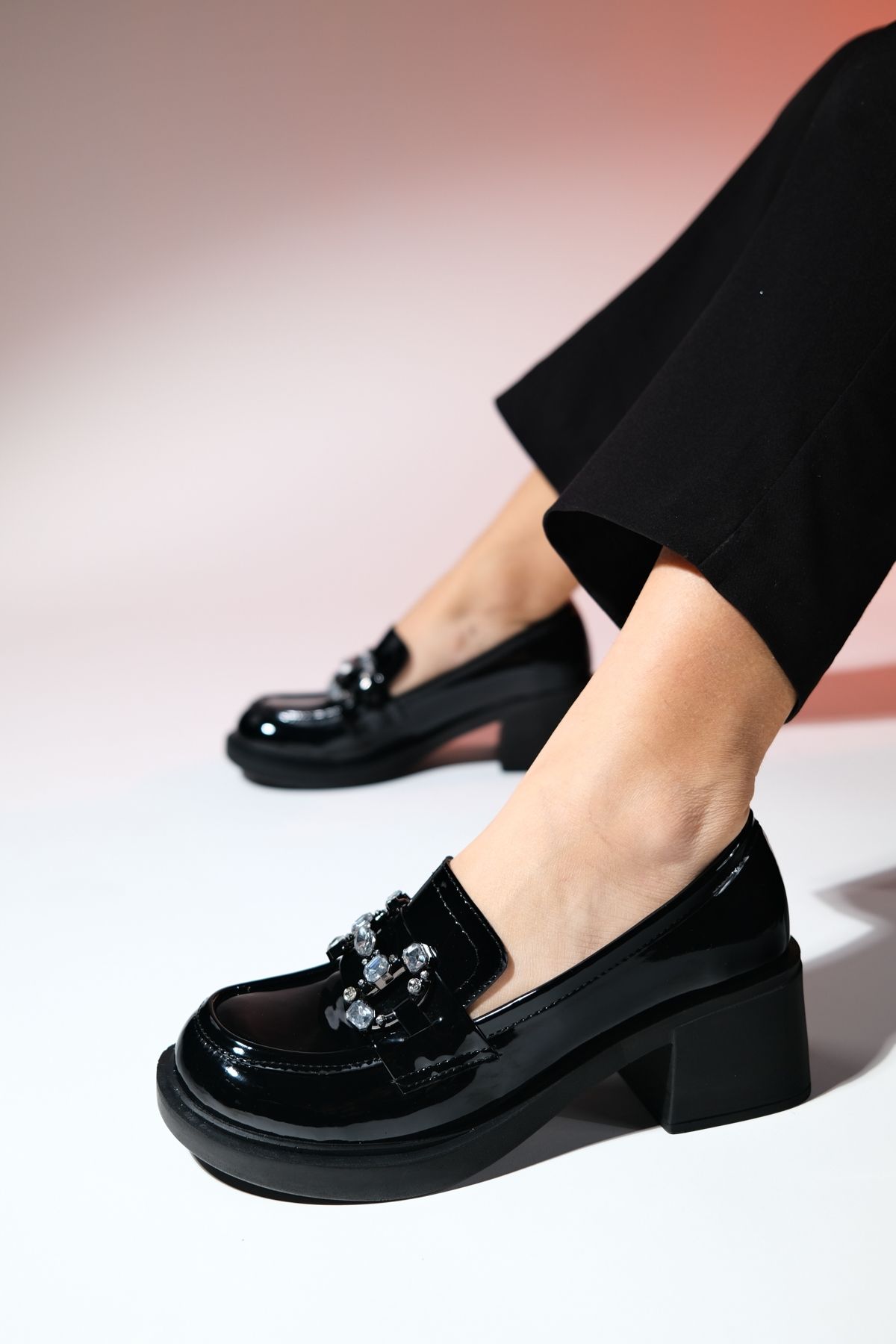 luvishoes ANGLO Siyah Rugan Taş Tokalı Kadın Kalın Topuklu Ayakkabı
