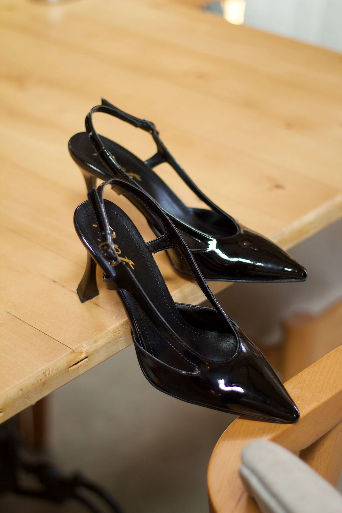 Genel Markalar Ferry Siyah Rugan Bilekli Kadın Topuklu Ayakkabı