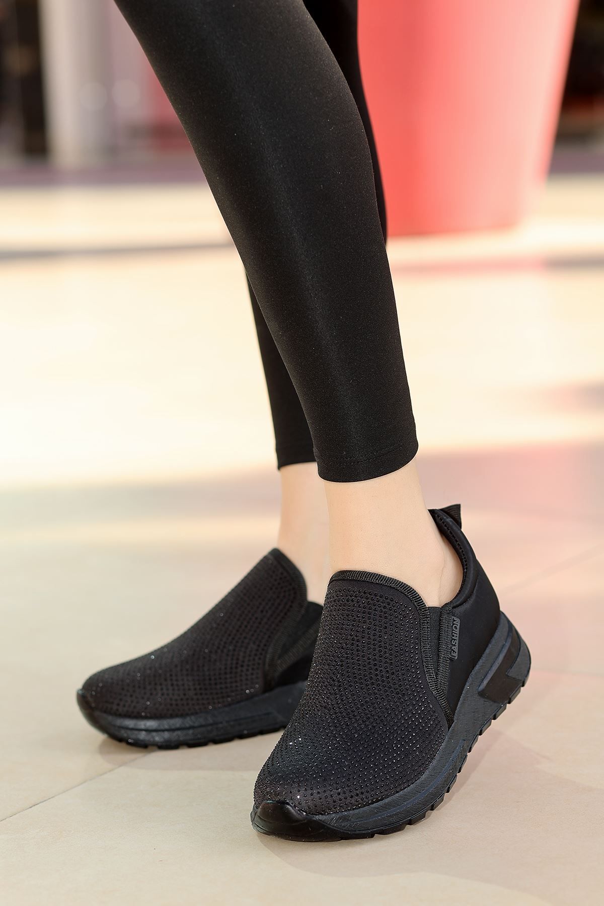 otuzbesshoes Lare Taş Detaylı Kadın Spor Ayakkabı Siyah
