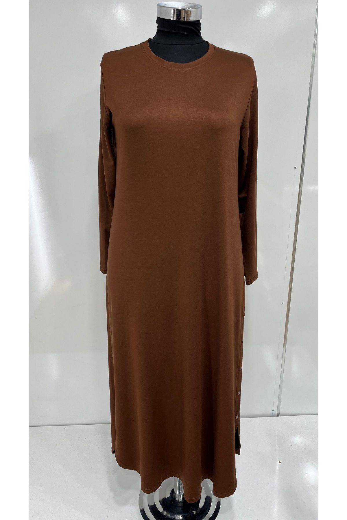 HESNA Kadın Büyük Beden Kol ve Eteği Zımba Detaylı Kahverengi Anne Elbisesi