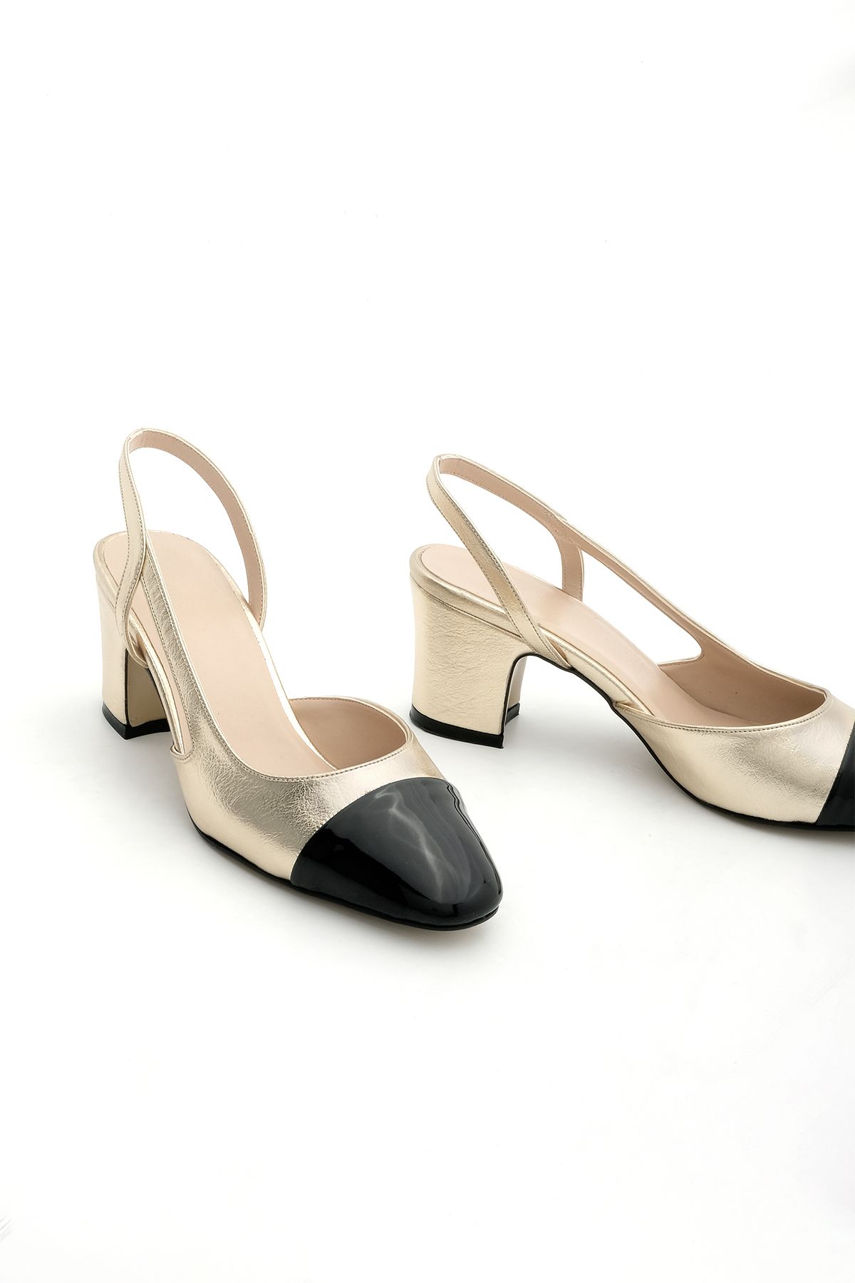 Marjin Kadın Atkılı Arkası Açık Klasik Topuklu Ayakkabı Benta Altın