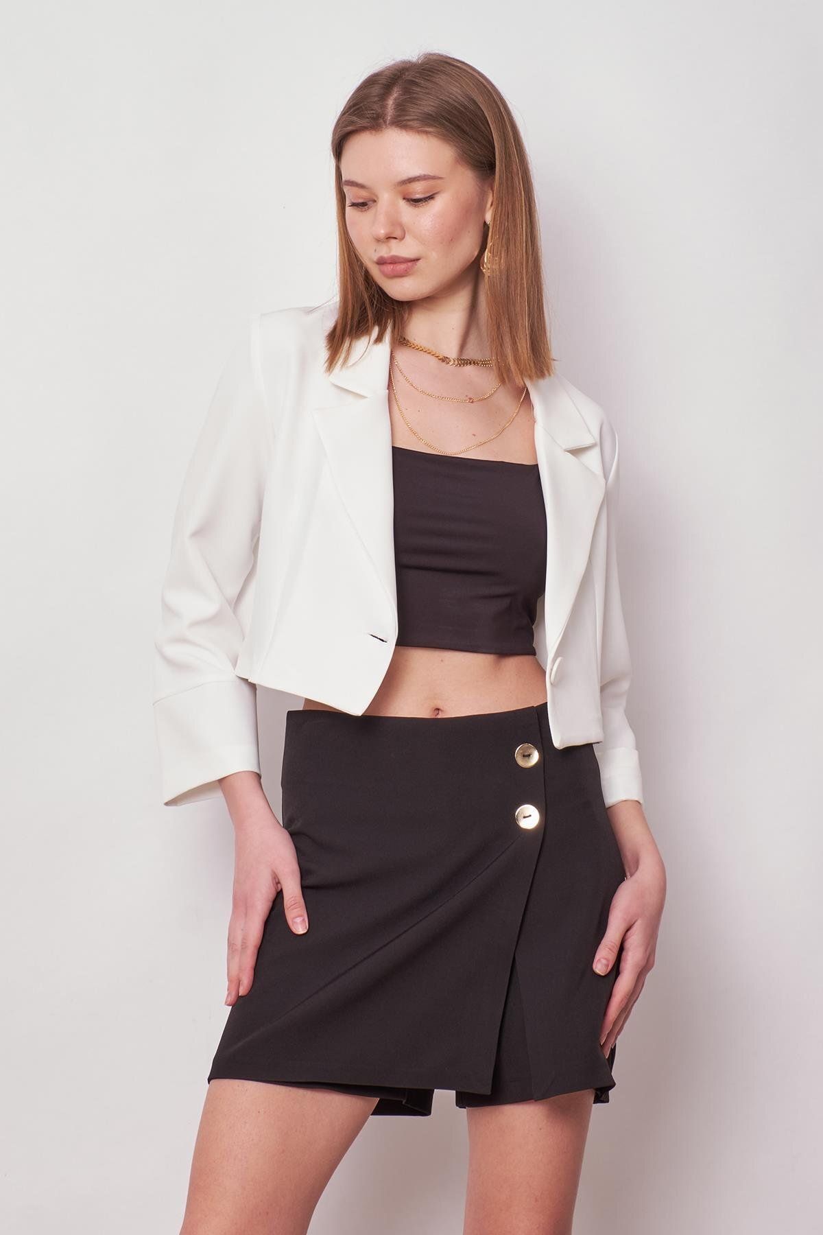 Jument Kadın Kruvaze Anvelop Hafif Likralı Kumaş Crop Kısa Blazer Ceket-Krem
