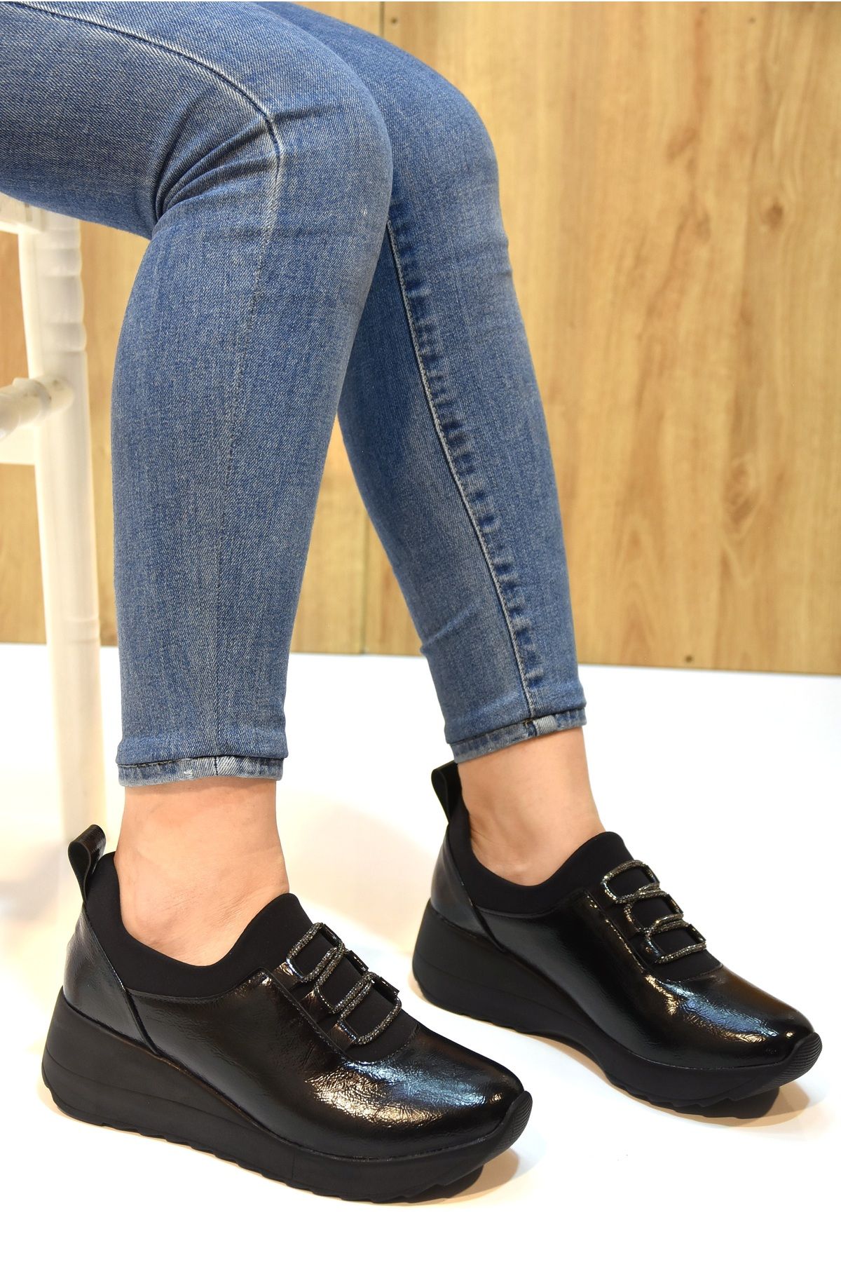 Prego (izlife) Poli Hafif Taban Taş Biye Detaylı Günlük Kadın Ayakkabı Siyah