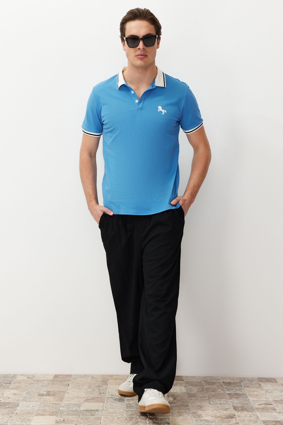 TRENDYOL MAN Mavi Erkek Slim/Dar Kesim At Nakışlı %100 Pamuklu Polo Yaka T-Shirt TMNSS24PO00033