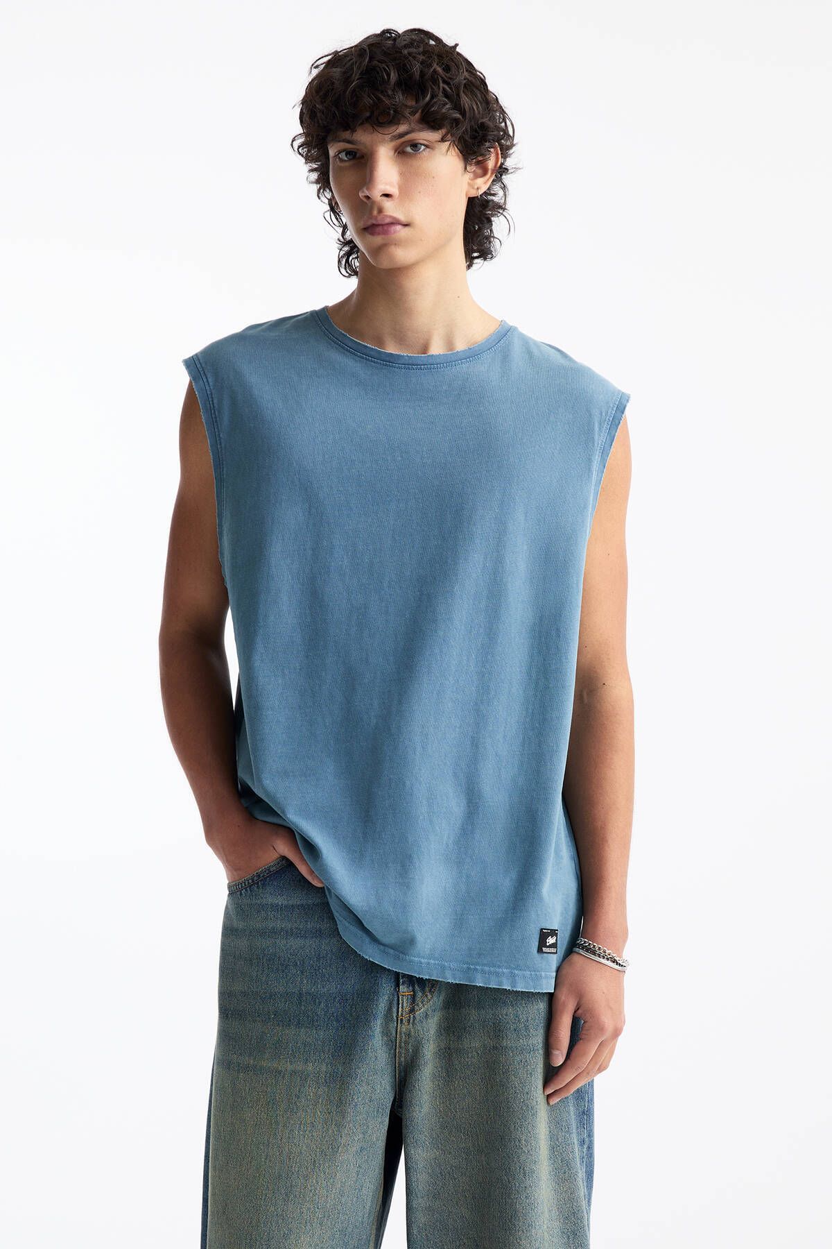 Pull & Bear Solmuş görünümlü oversize kolsuz t-shirt