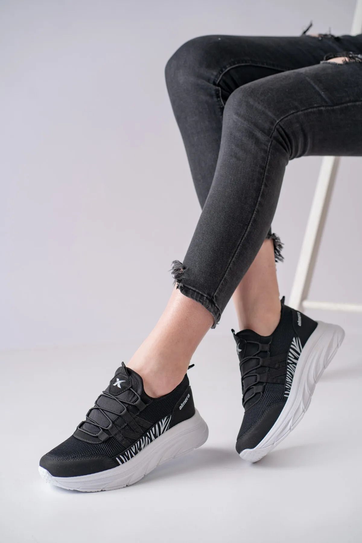 Almera Kadın Siyah Günlük Spor Ayakkabı Sneaker Yürüyüş Ayakkabısı Bağcıksız