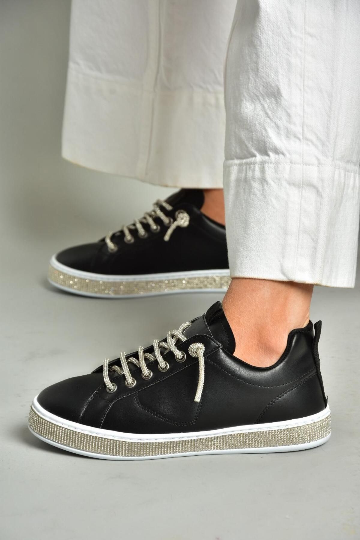 Fox Shoes S820225109 Siyah Taş Detaylı Kadın Spor Ayakkabı Sneakers