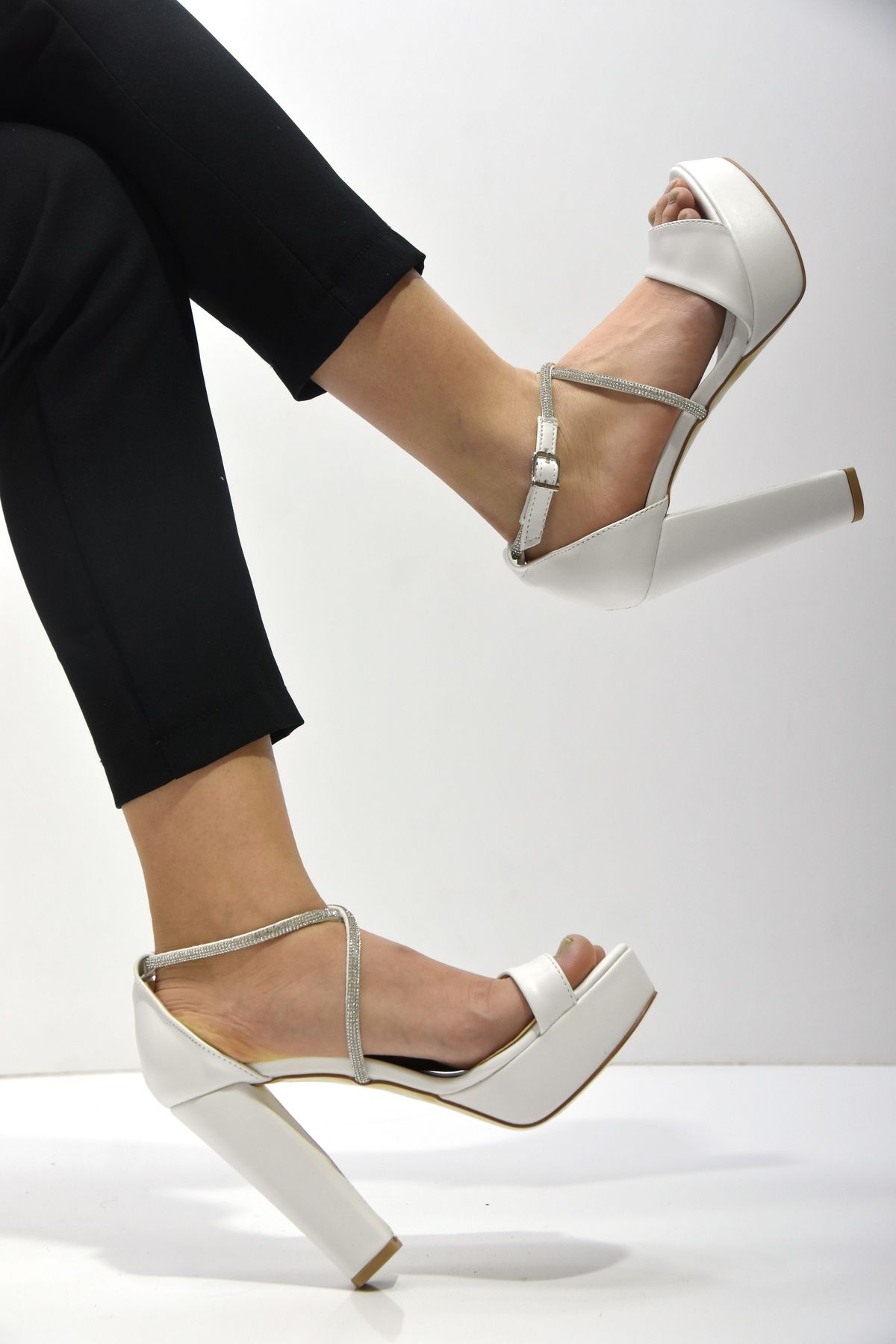 Prego Platform Yüksek Ökçe Taş Biyeli Kadın Gelinlik Ayakkabı Beyaz