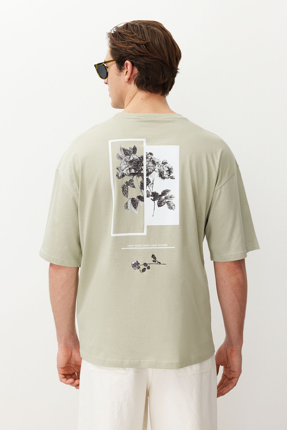 TRENDYOL MAN Mint   Oversize/Geniş Kesim Çiçek Baskılı Kısa Kol %100 Pamuk T-Shirt TMNSS21TS1223