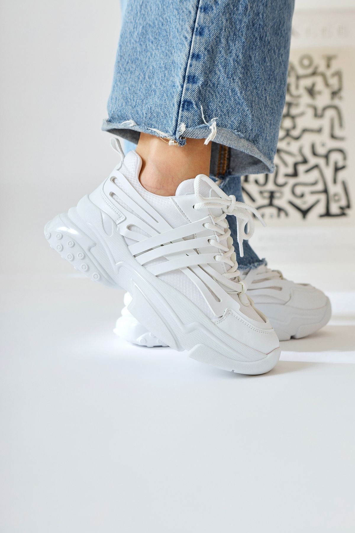 Limoya Eddy Beyaz Asimetrik Kesim Deri Detaylı Paraşür Kumaş Sneakers
