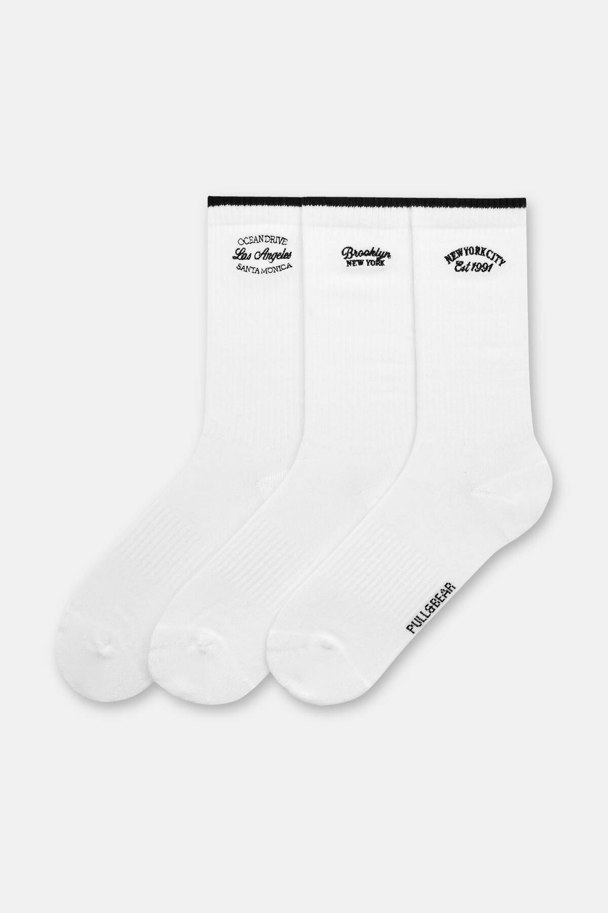 Pull & Bear Şehir işlemeli beyaz çorap