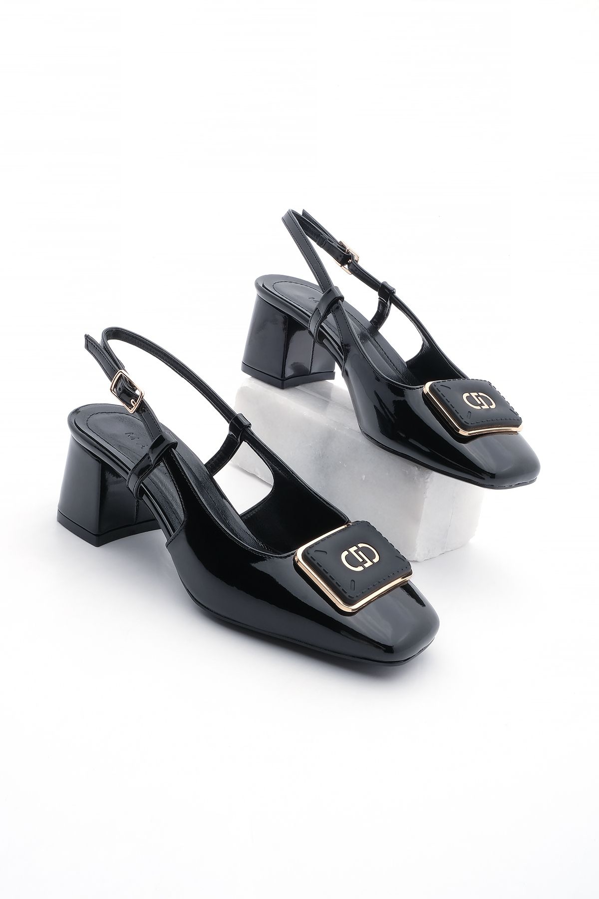 Marjin Kadın Tokalı Arkası Açık Atkılı Küt Burun Klasik Topuklu Ayakkabı Leris Siyah Rugan