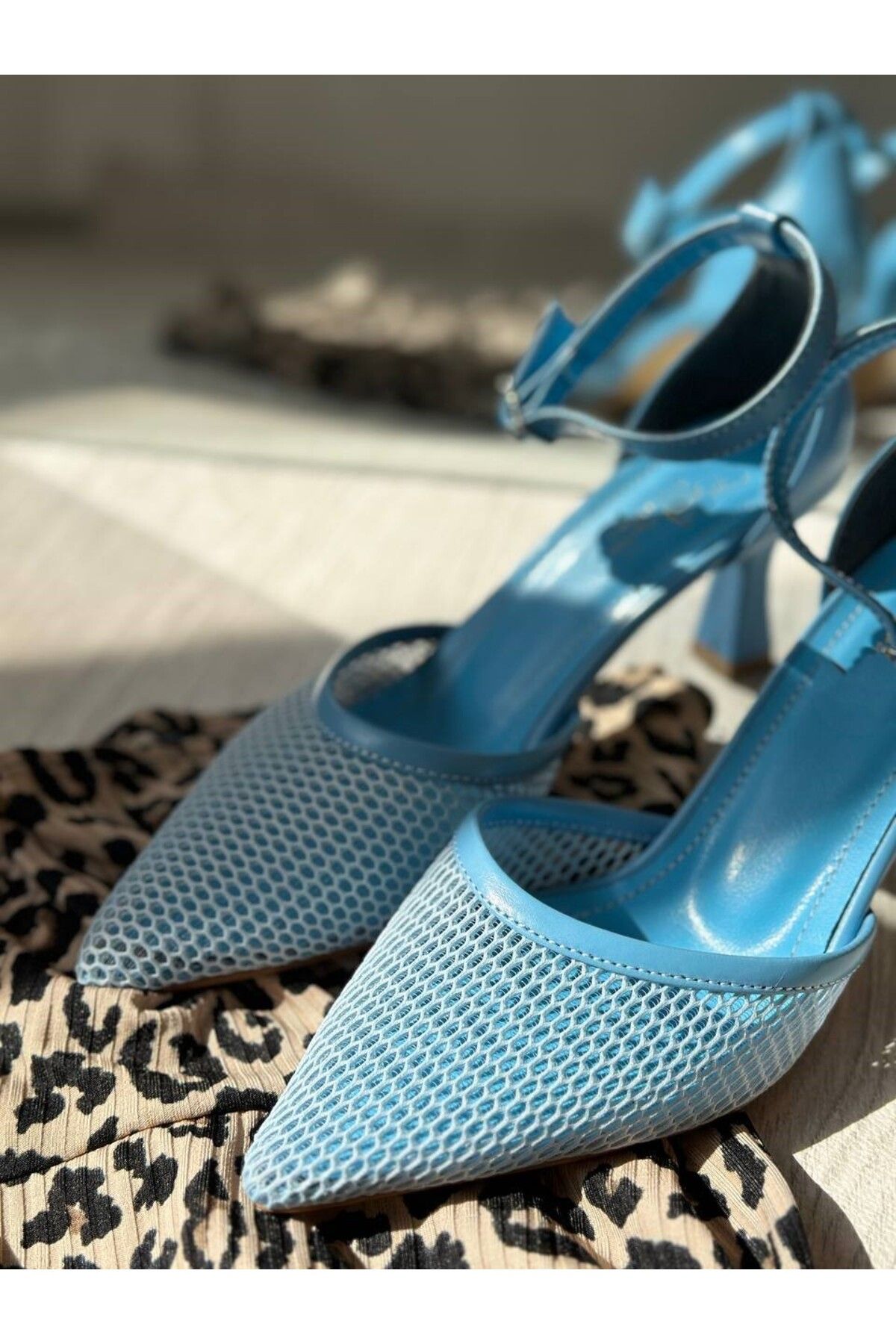 SHOEBOURNE Mavi Fileli Arkası Kapalı Günlük Topuklu Ayakkabı