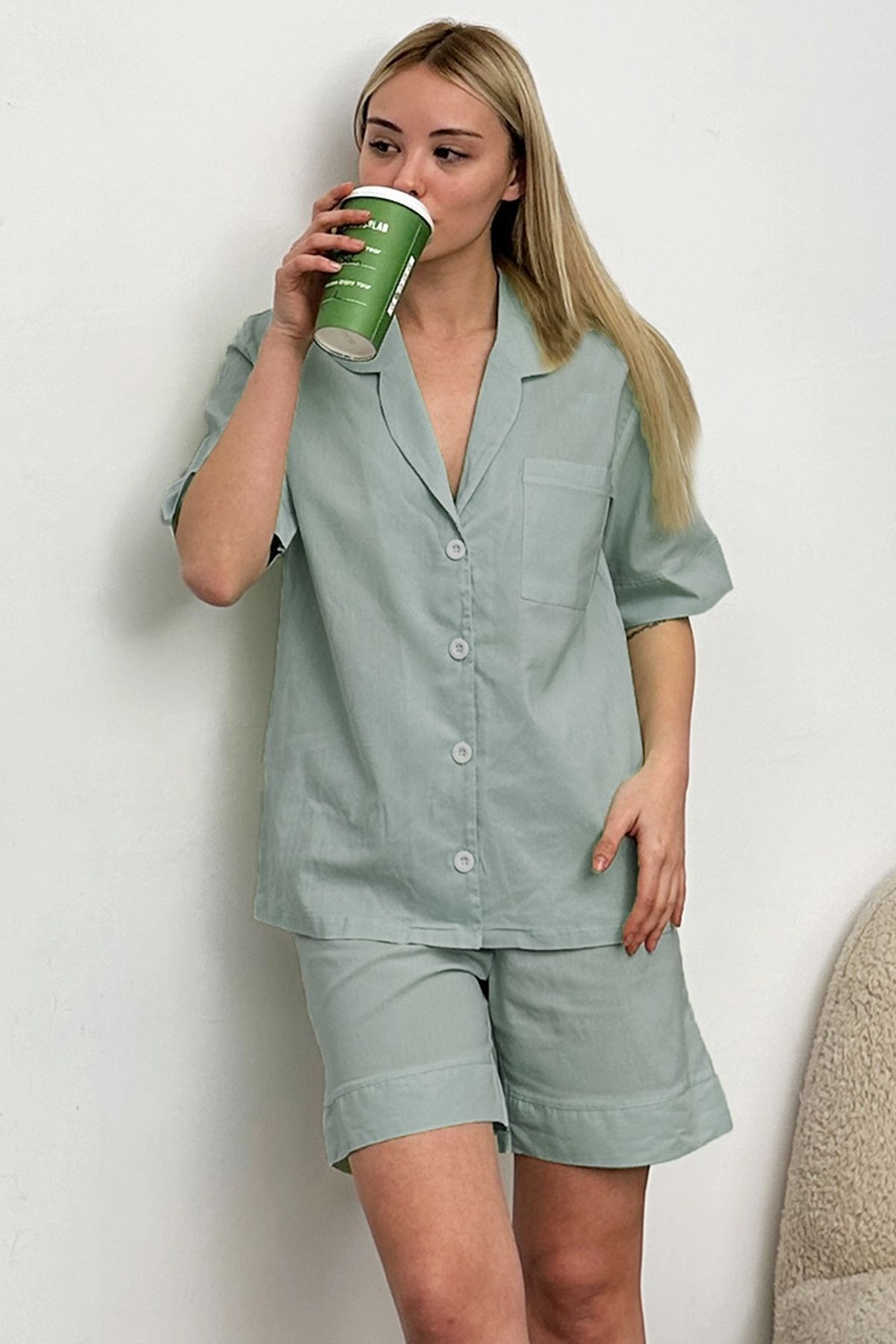 Trend Alaçatı Stili Kadın Yeşil Tek Cepli Şortlu Dokuma Pijama Takım Alc-X11662