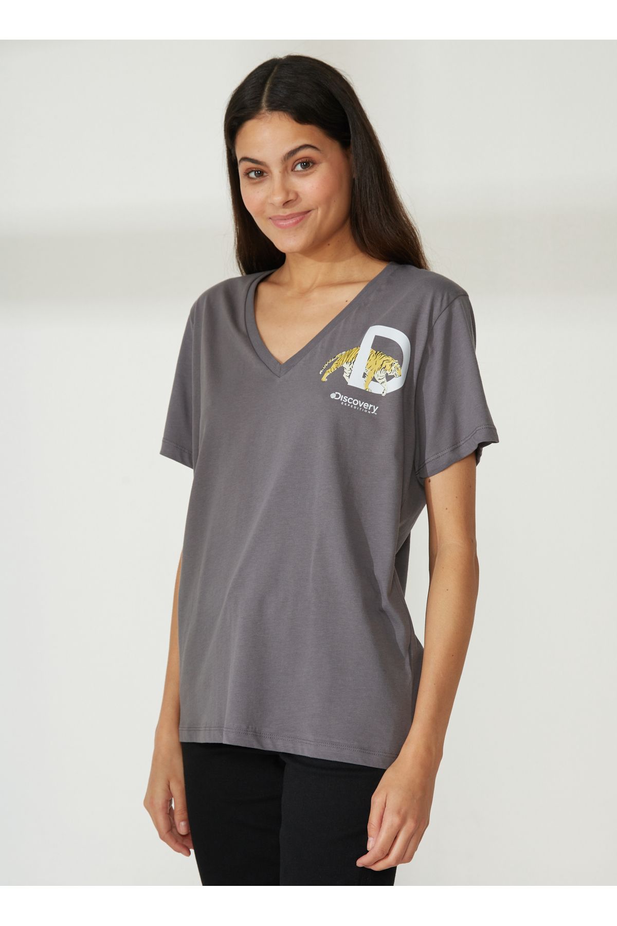 Discovery Expedition Discovery Expedition V Yaka Baskılı Antrasit Kadın T-Shirt W-MERCAN